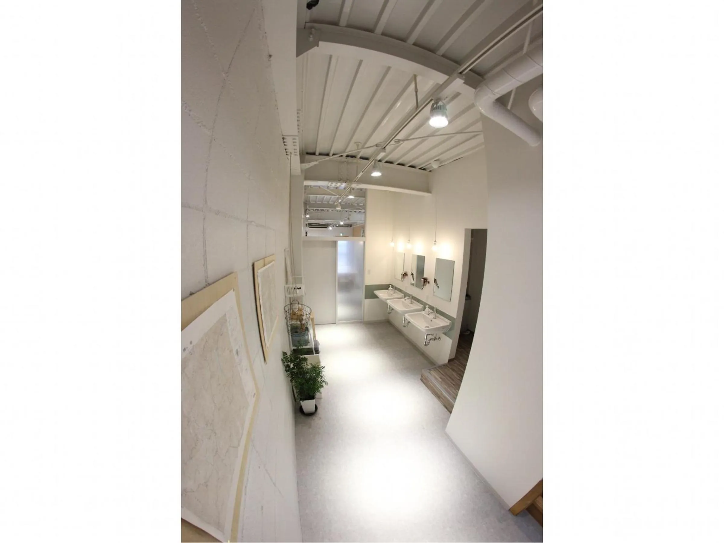 Travelers' house ROOTs