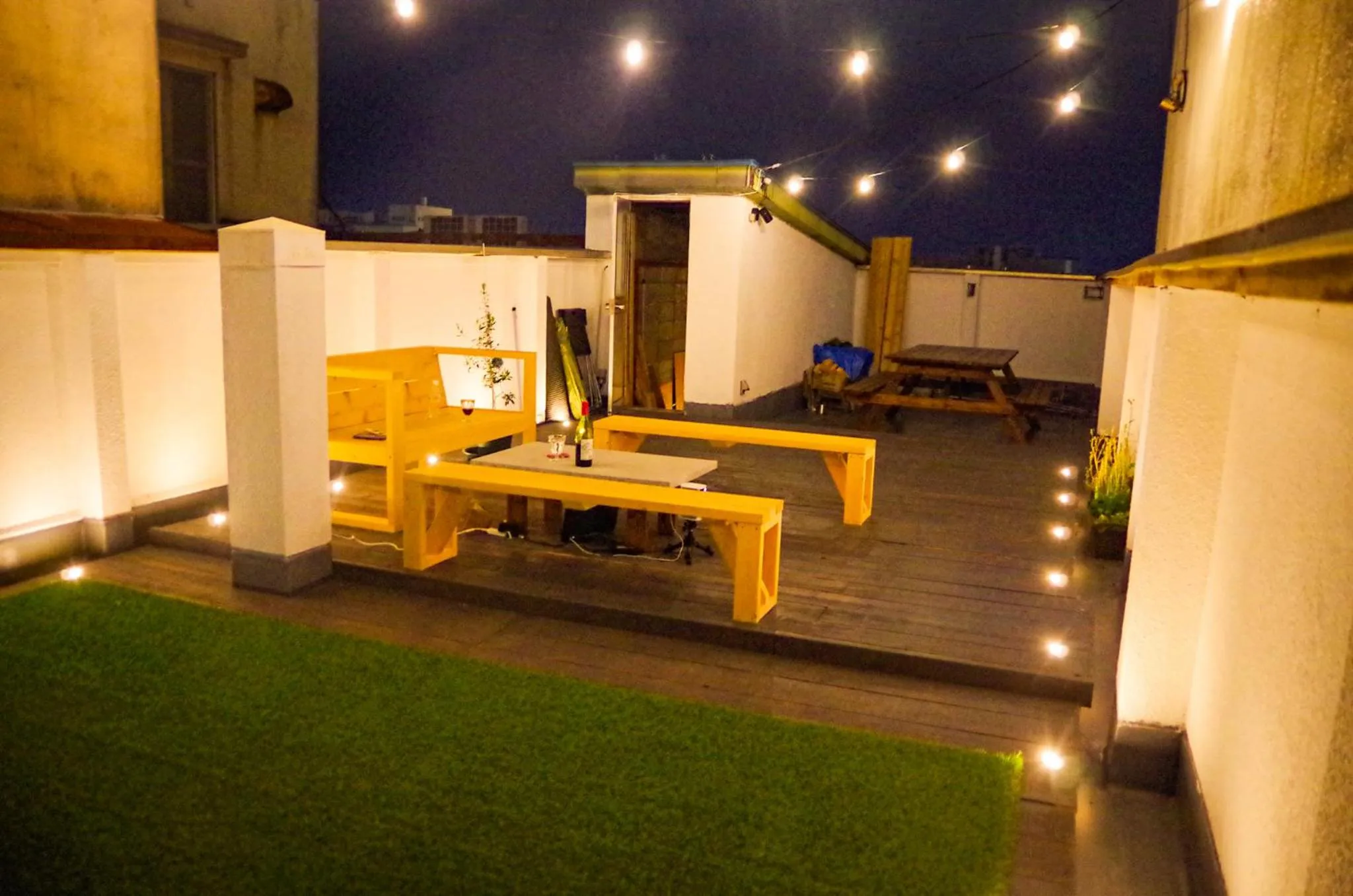 Travelers' house ROOTs