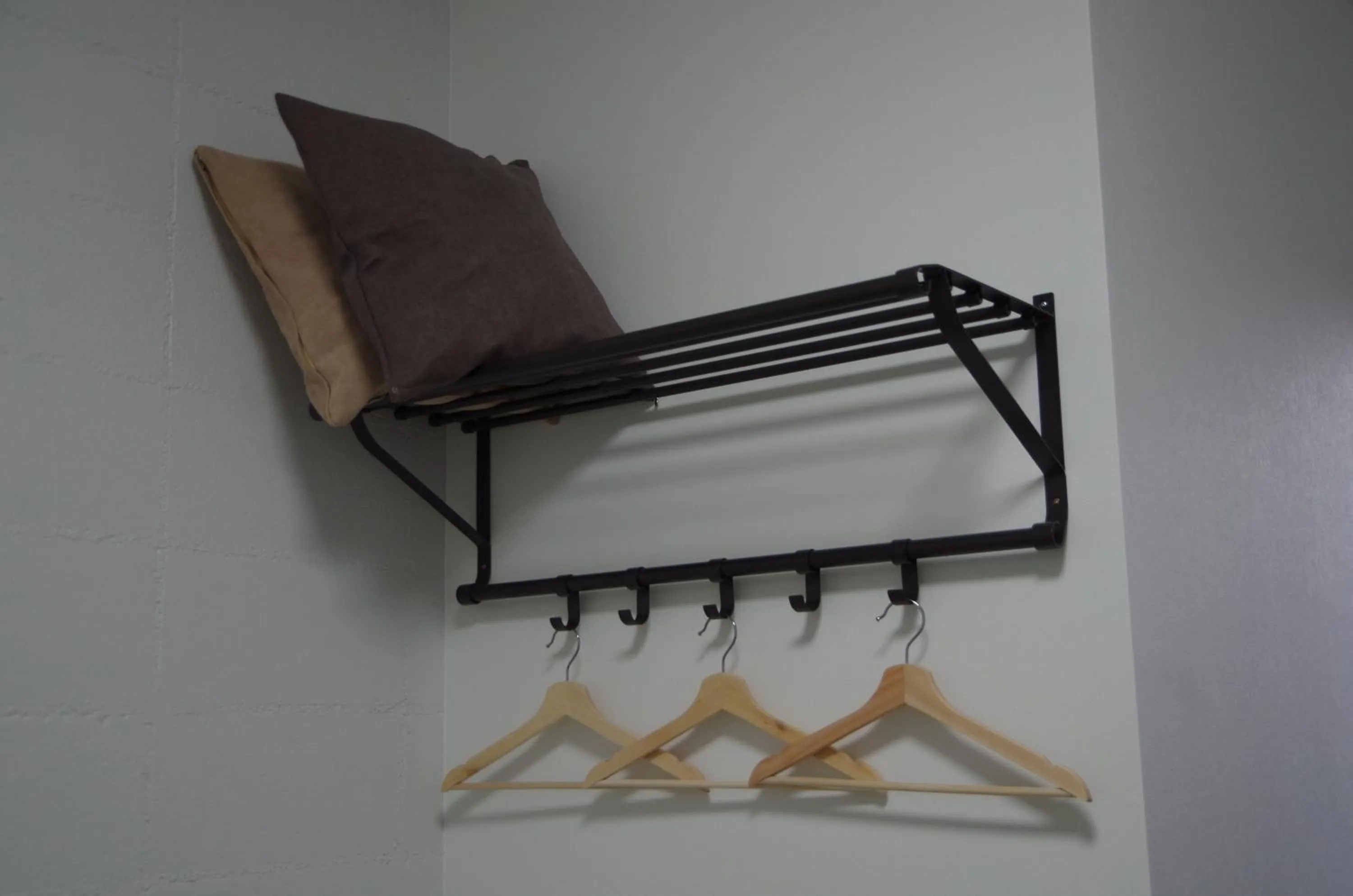 Travelers' house ROOTs