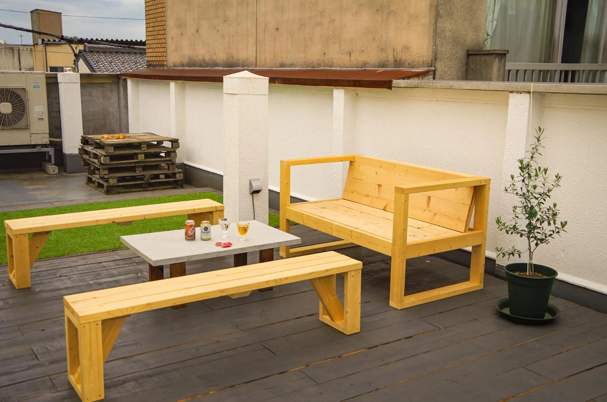 Travelers' house ROOTs