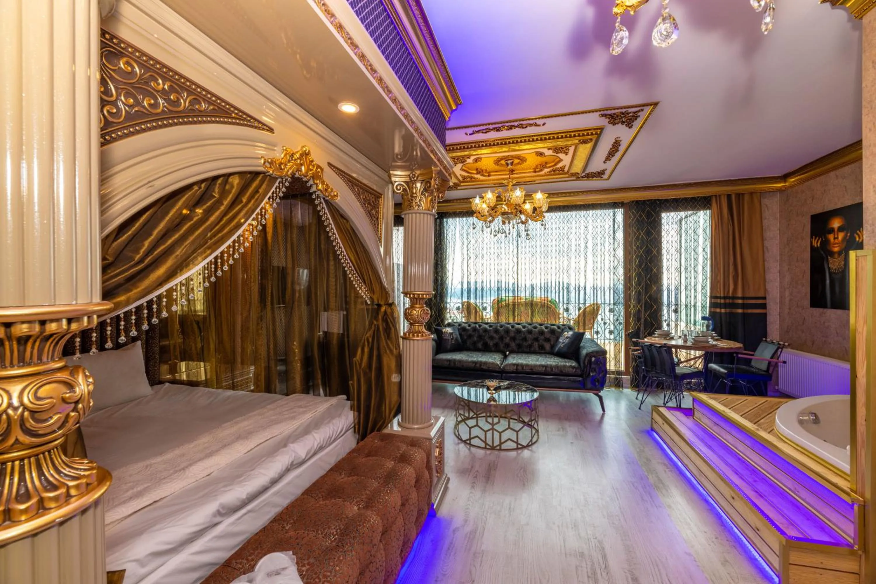 Photo of the whole room, Bed in Istanbul Taksim Residence Hotel By MESUT