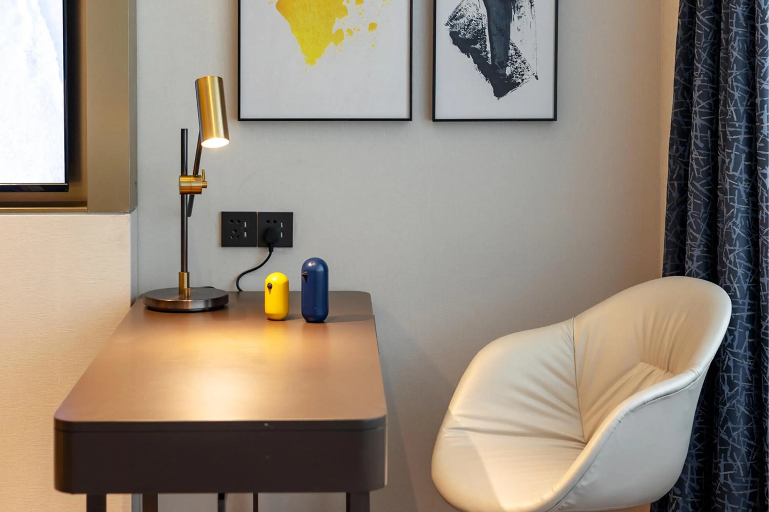 Seating area in voco Wuhan Xinhua by IHG