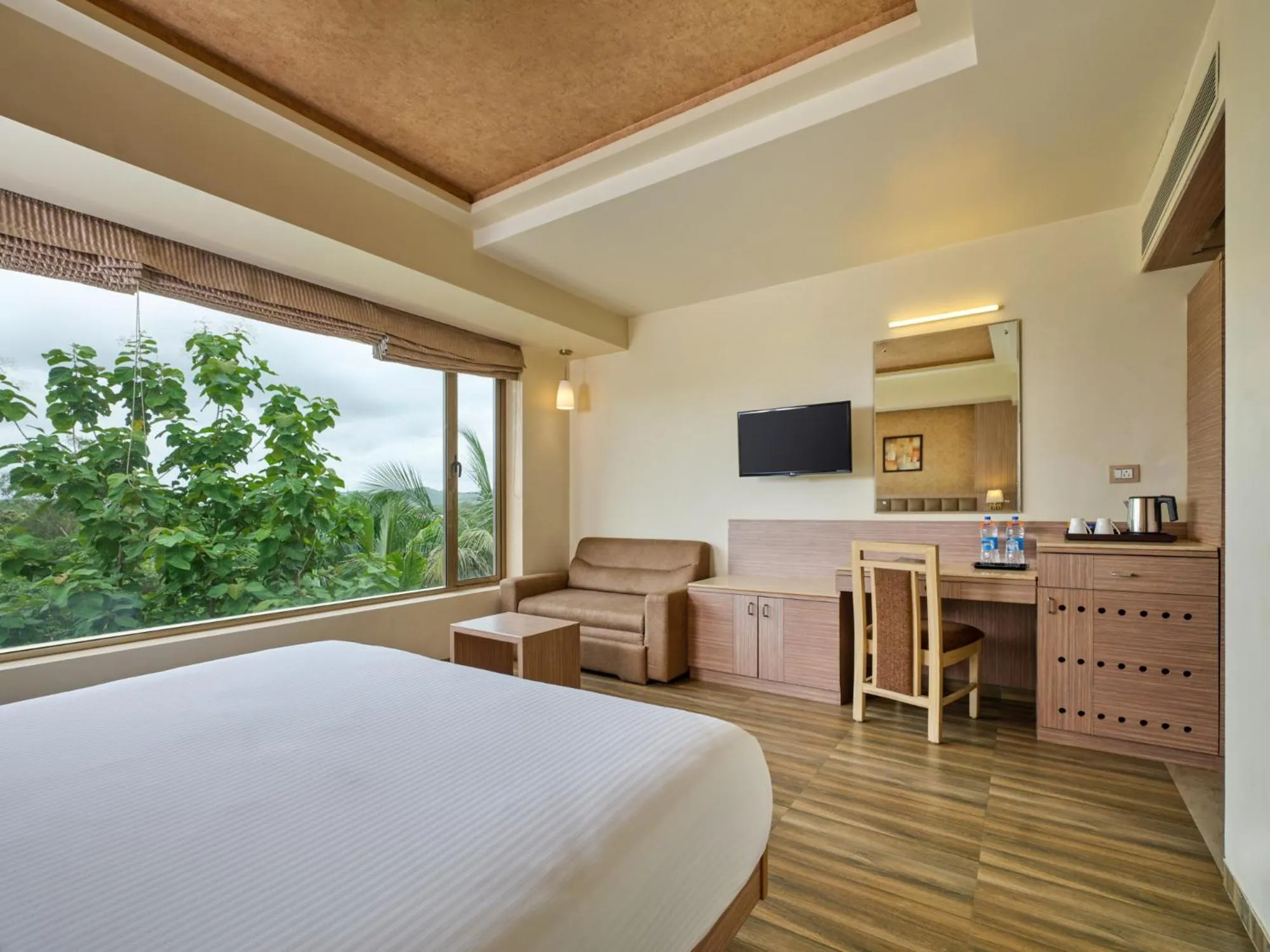 Bedroom, Bed in Sarovar Portico Sasangir