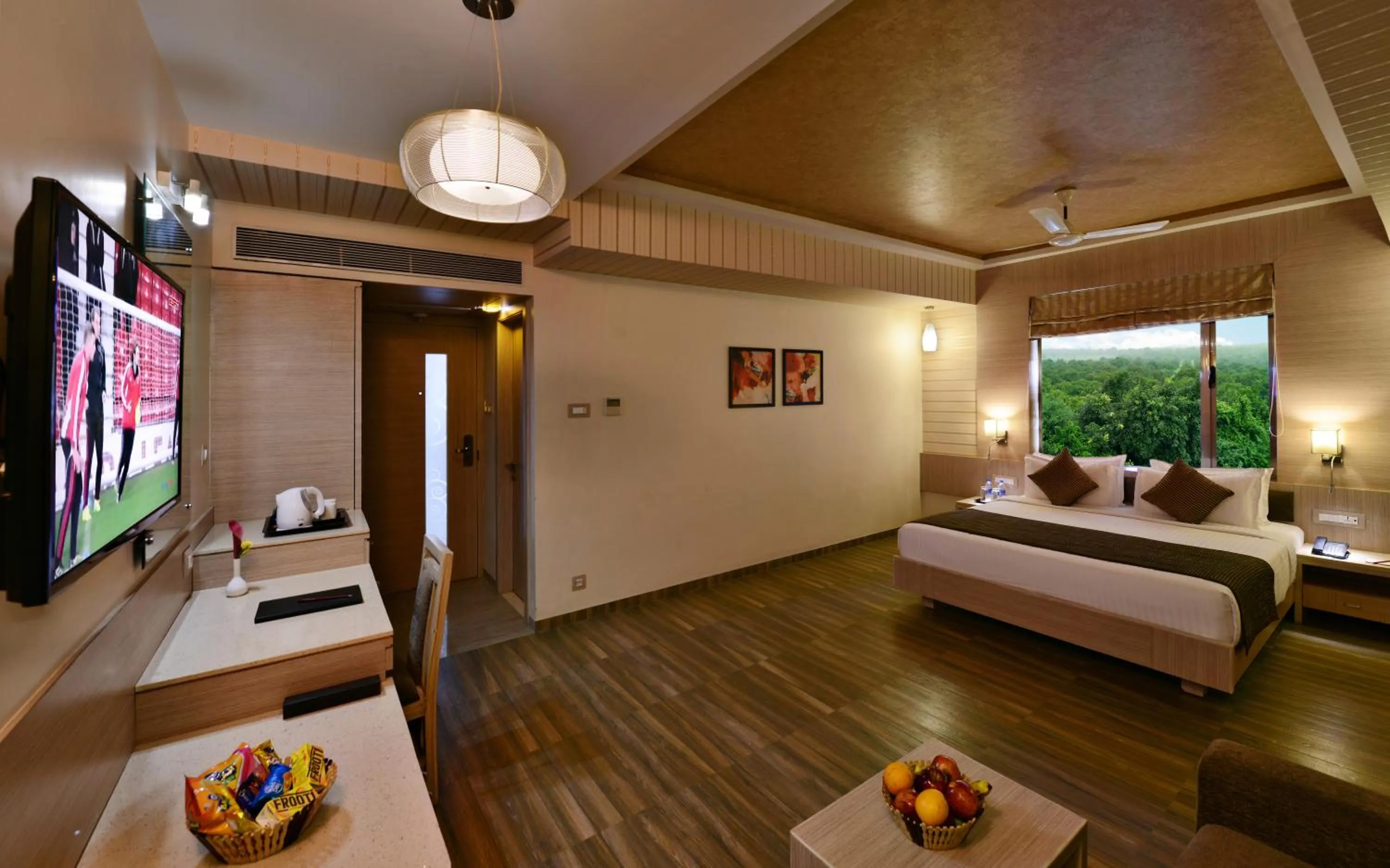 Bed in Sarovar Portico Sasangir