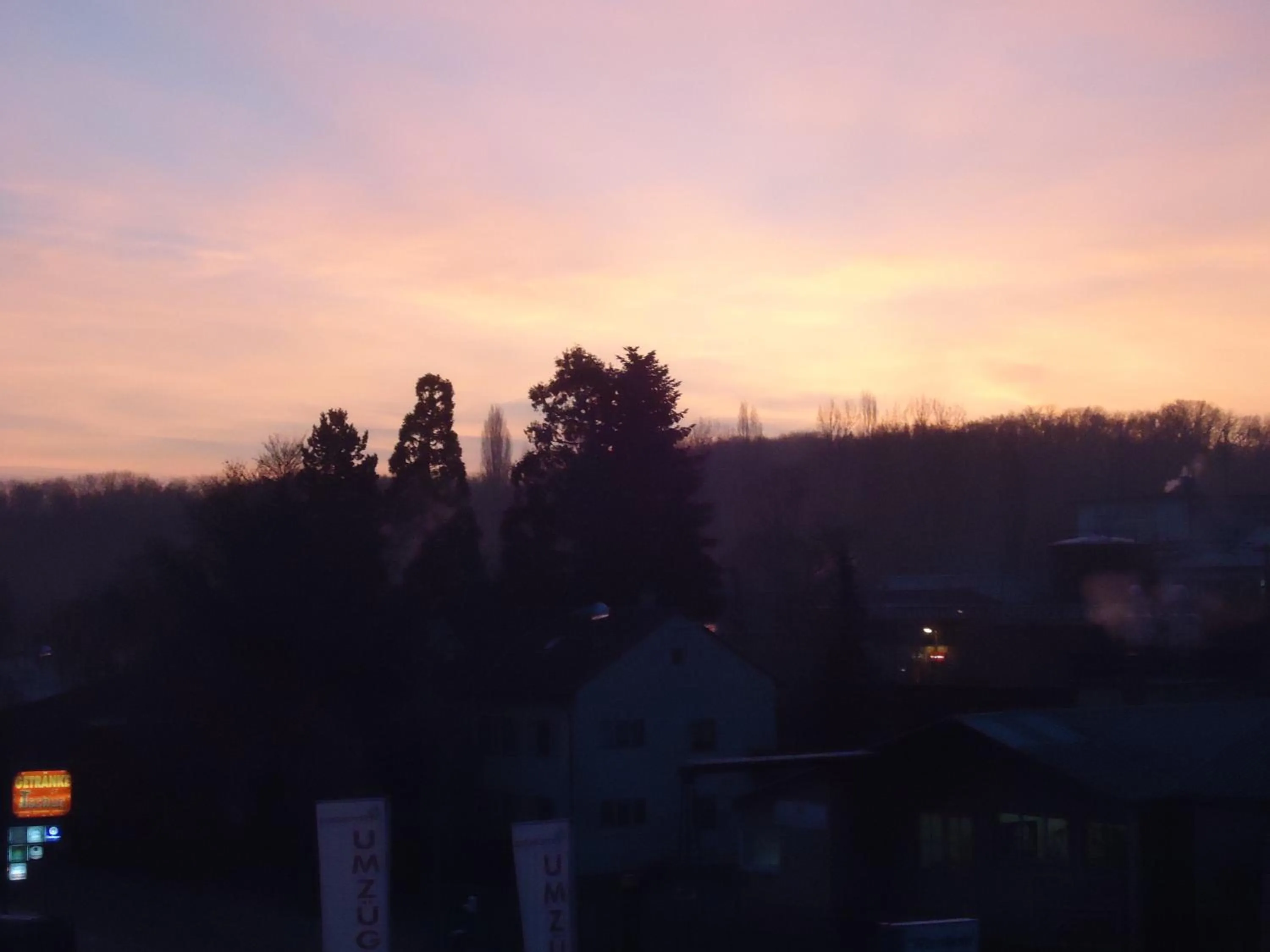 Garden view in enjoyHotel garni Korntal Stuttgart b&b Parkplatz Sprinter Penny eTank