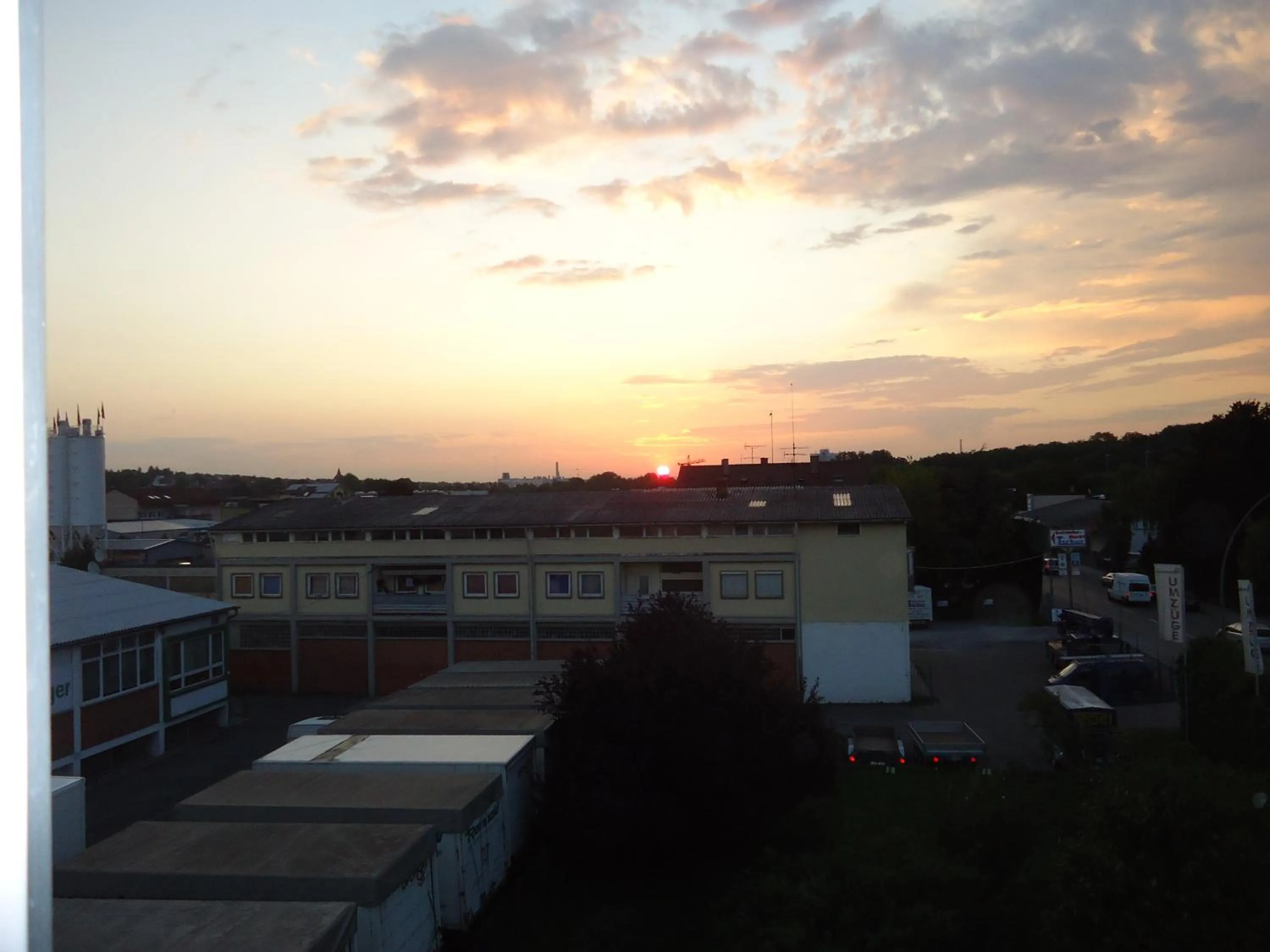 City view in enjoyHotel garni Korntal Stuttgart b&b Parkplatz Sprinter Penny eTank