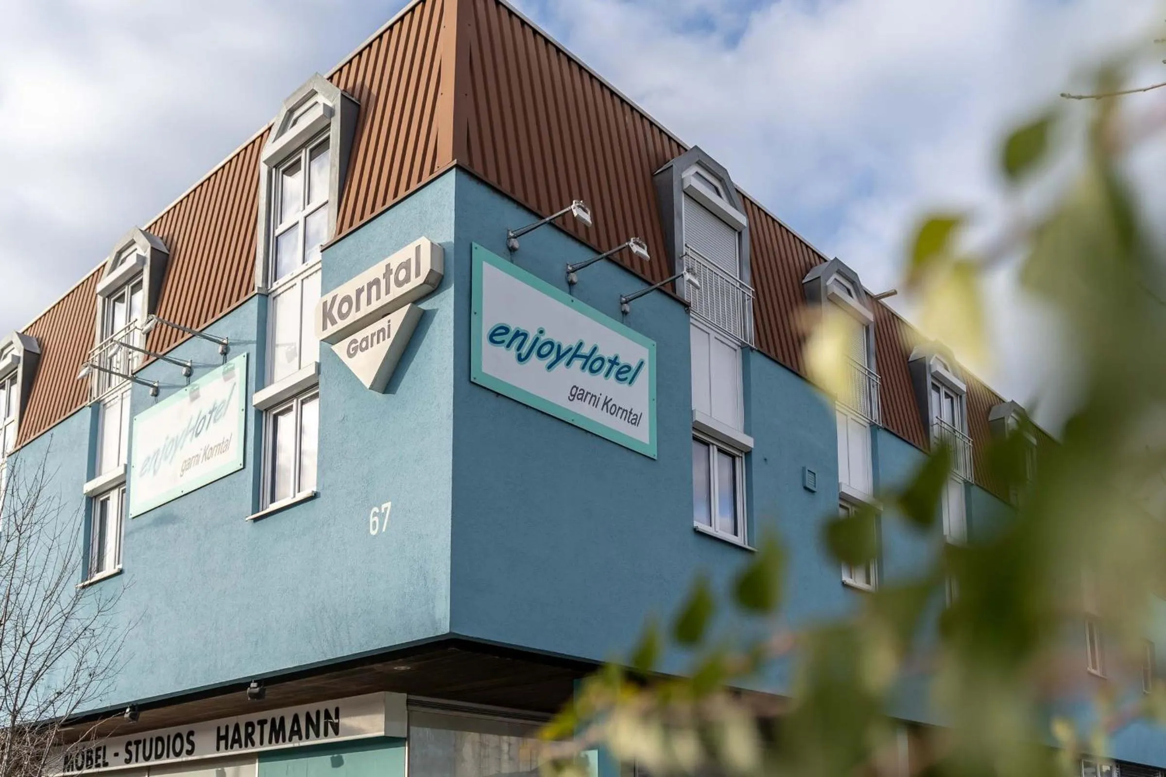 enjoyHotel garni Korntal Stuttgart b&b Parkplatz Sprinter Penny eTank