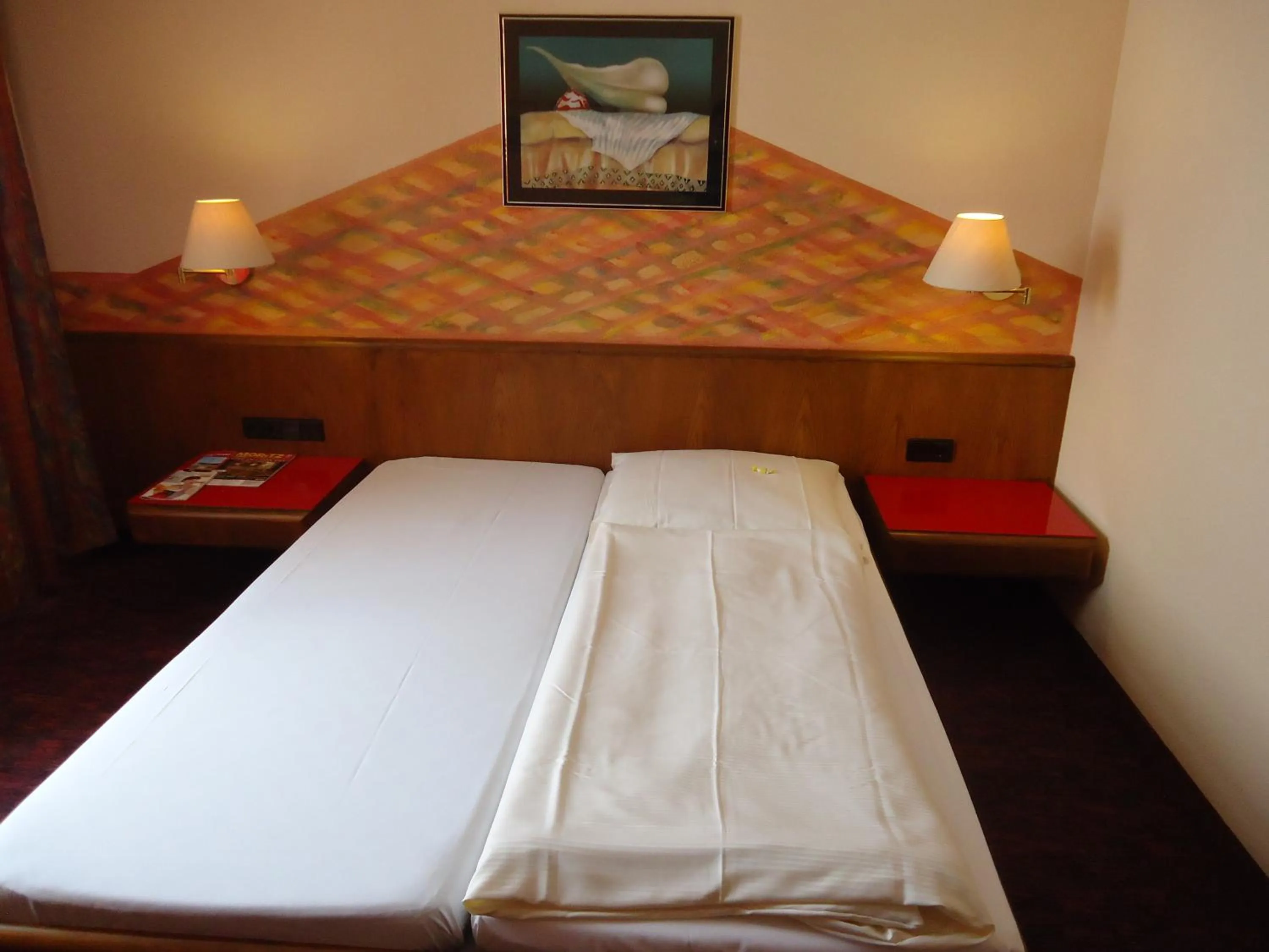 Bed in enjoyHotel garni Korntal Stuttgart b&b Parkplatz Sprinter Penny eTank