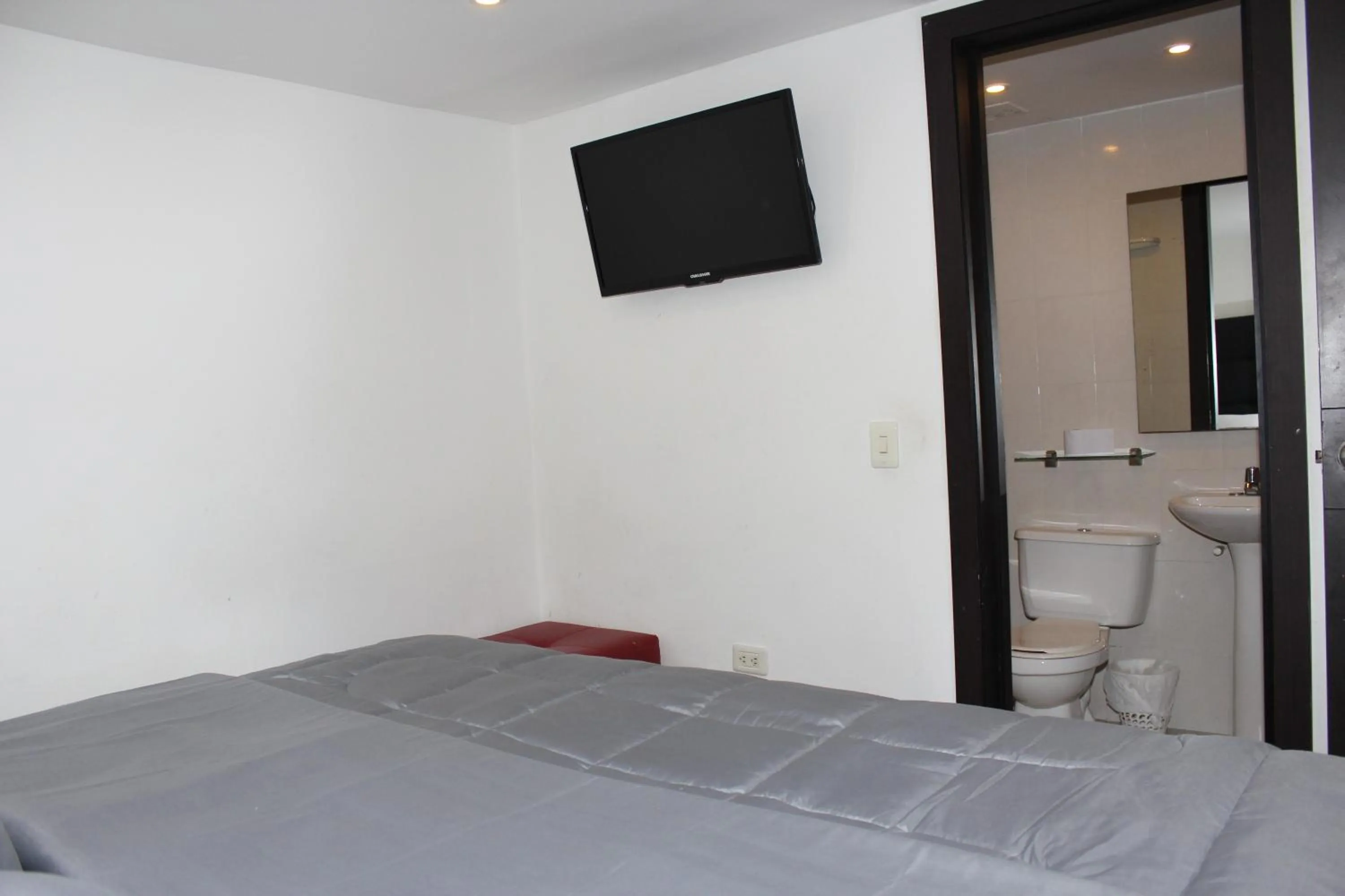 Bathroom, Bed in Hotel Montecarlo Boutique