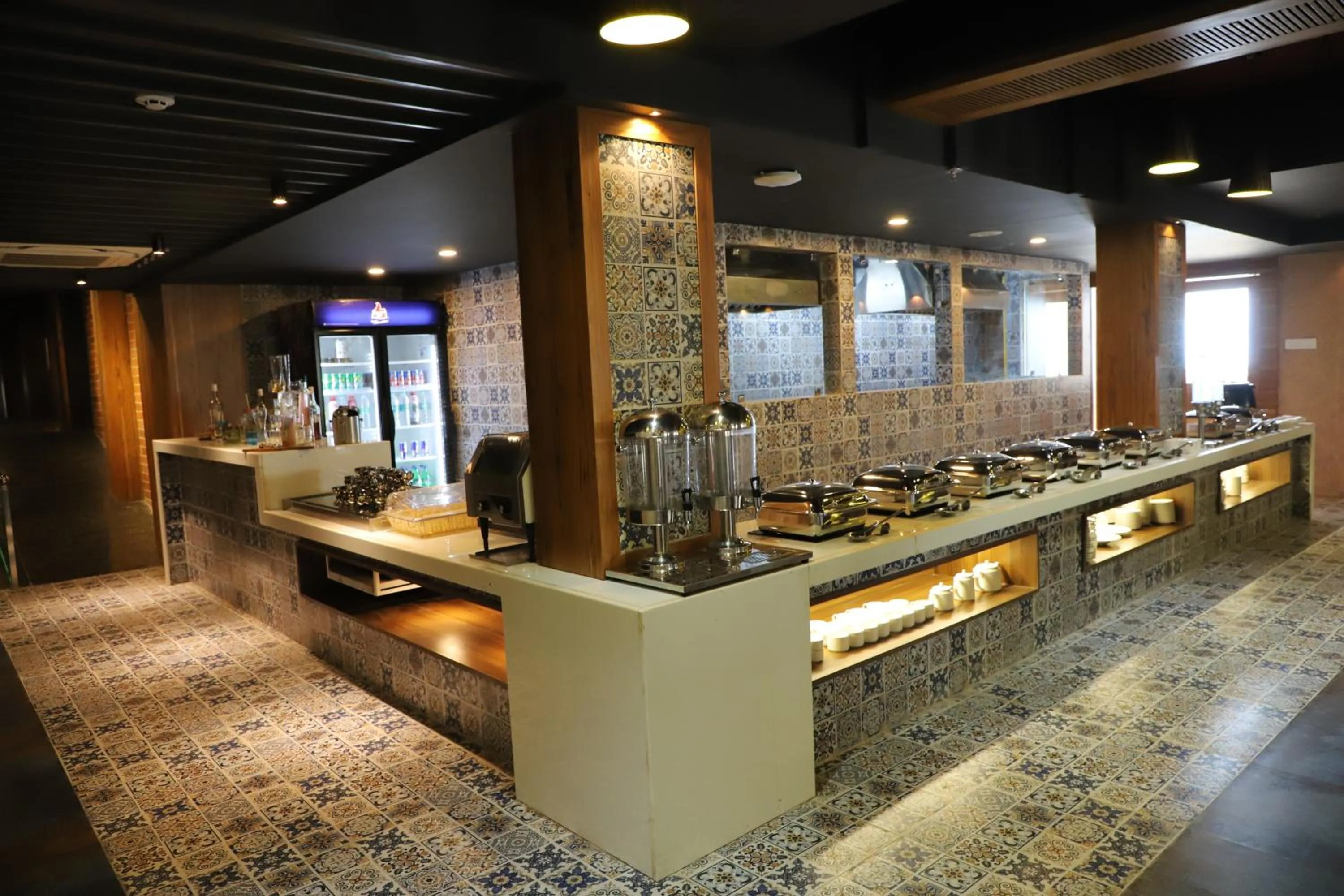 Restaurant/places to eat in Regenta Inn Morbi