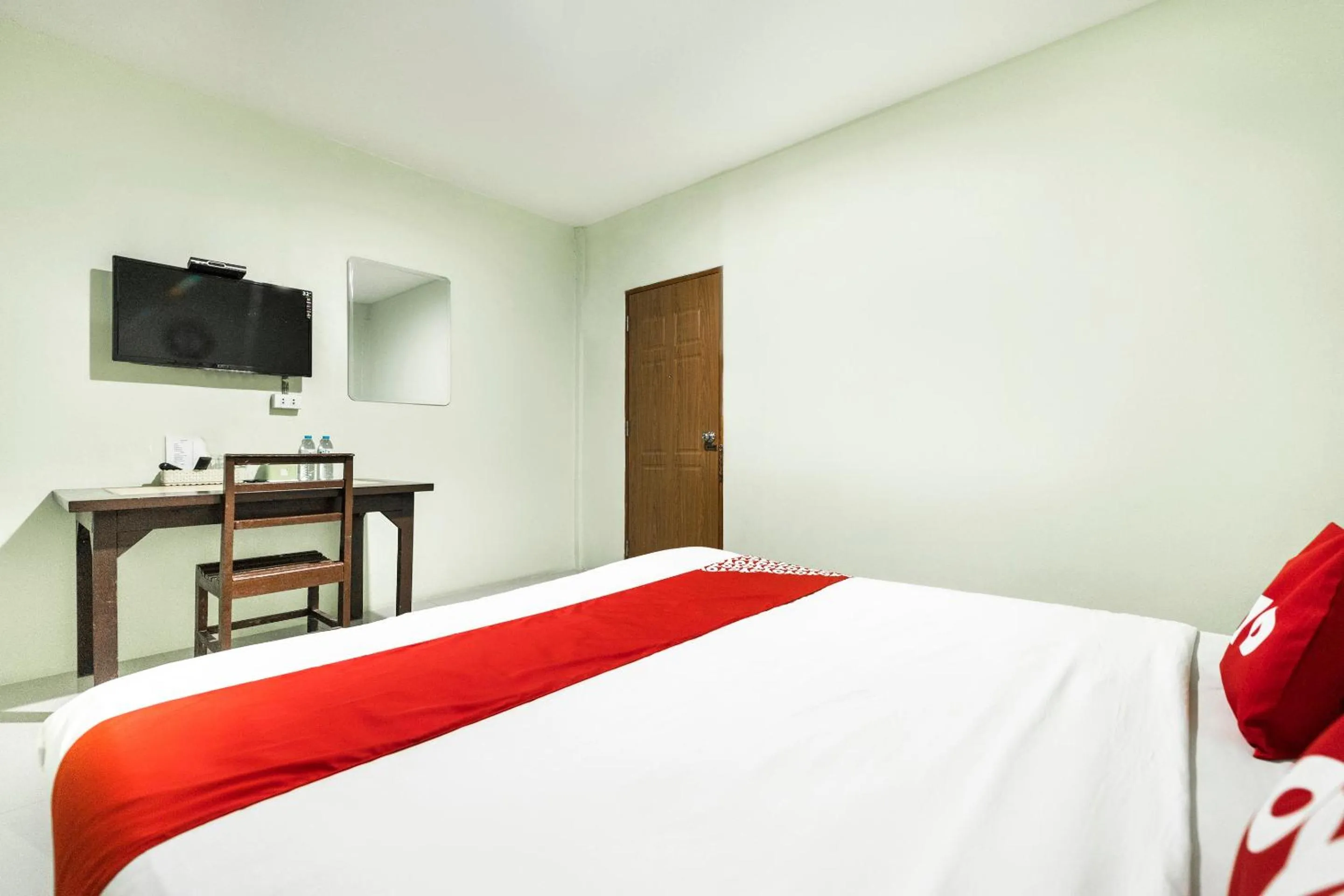 Bedroom, Bed in I Oun Inn