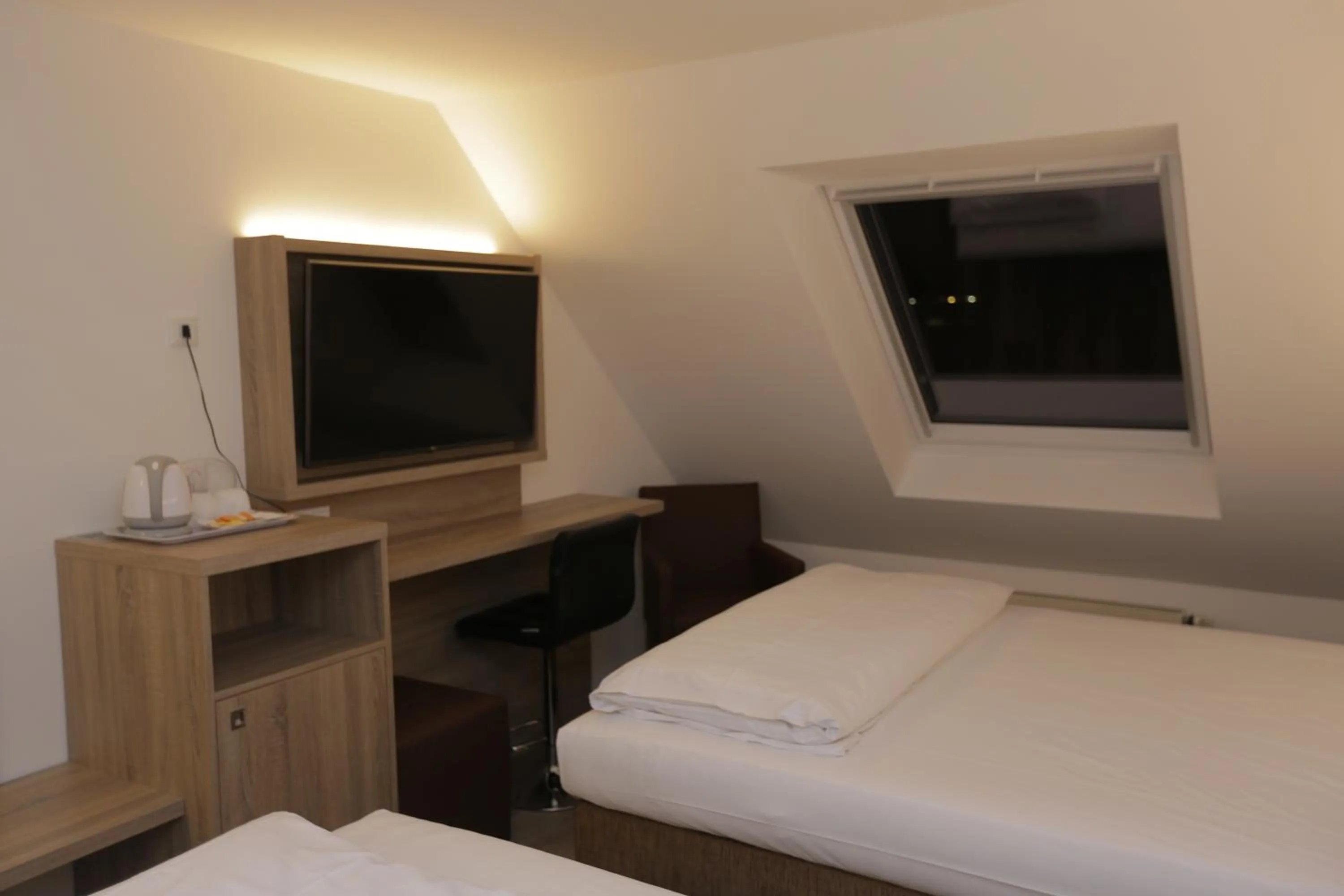 Bed in Galeria Airport Hotel