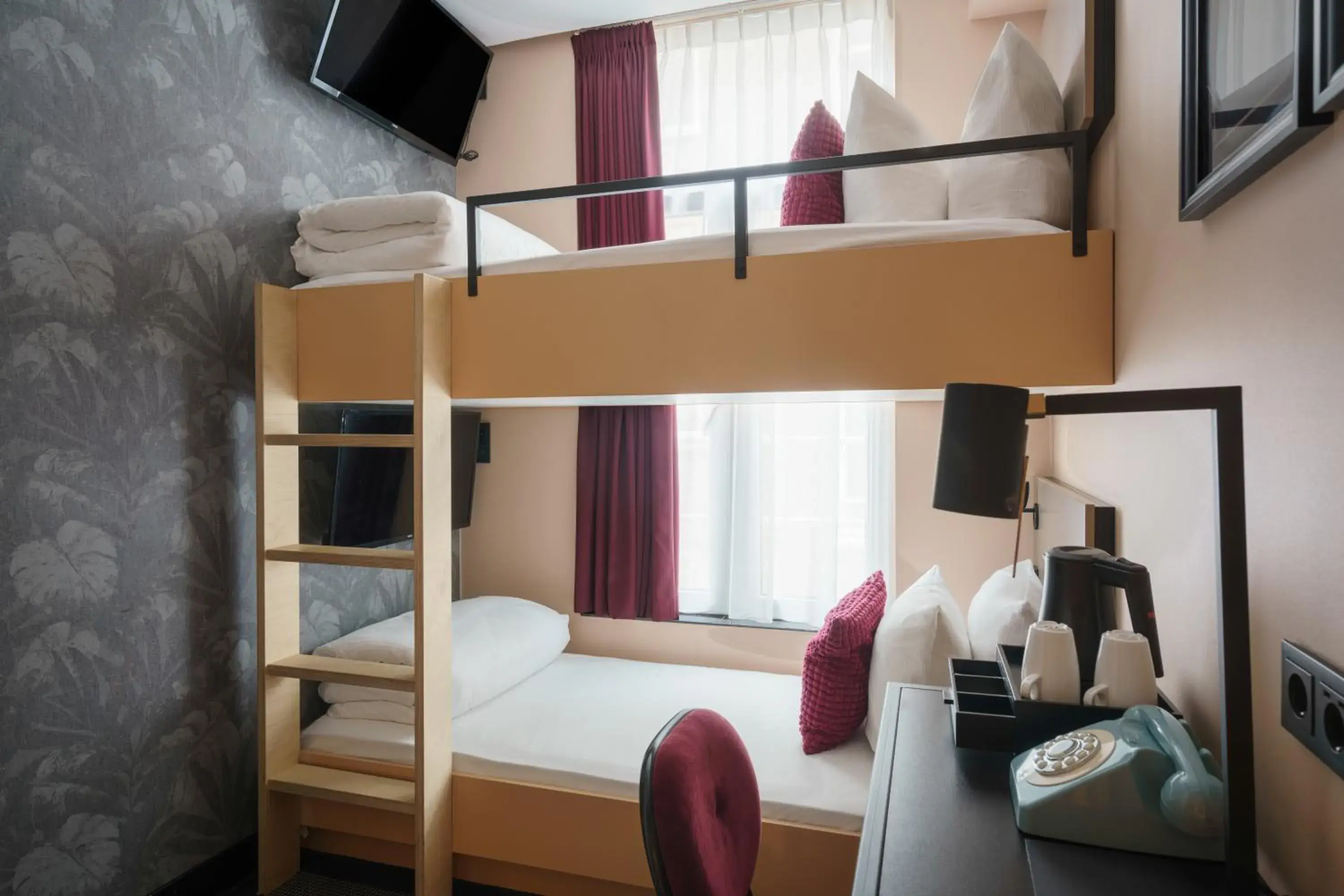 Small Twin Room with Bunk Bed in Krisotel Small Twin Room with Bunk Bed in Krisotel