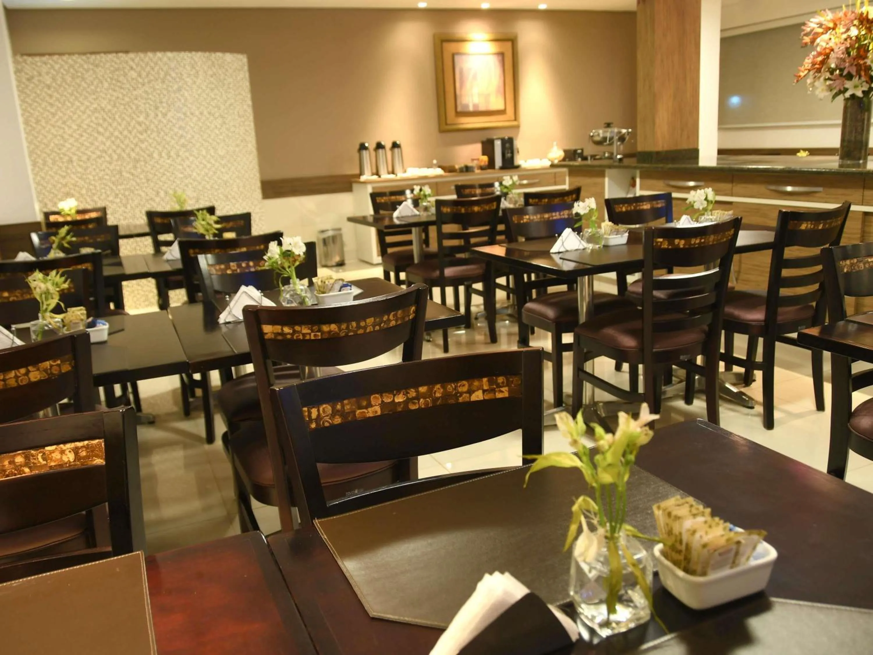 Restaurant/places to eat in Hotel Araraquara By Mercure