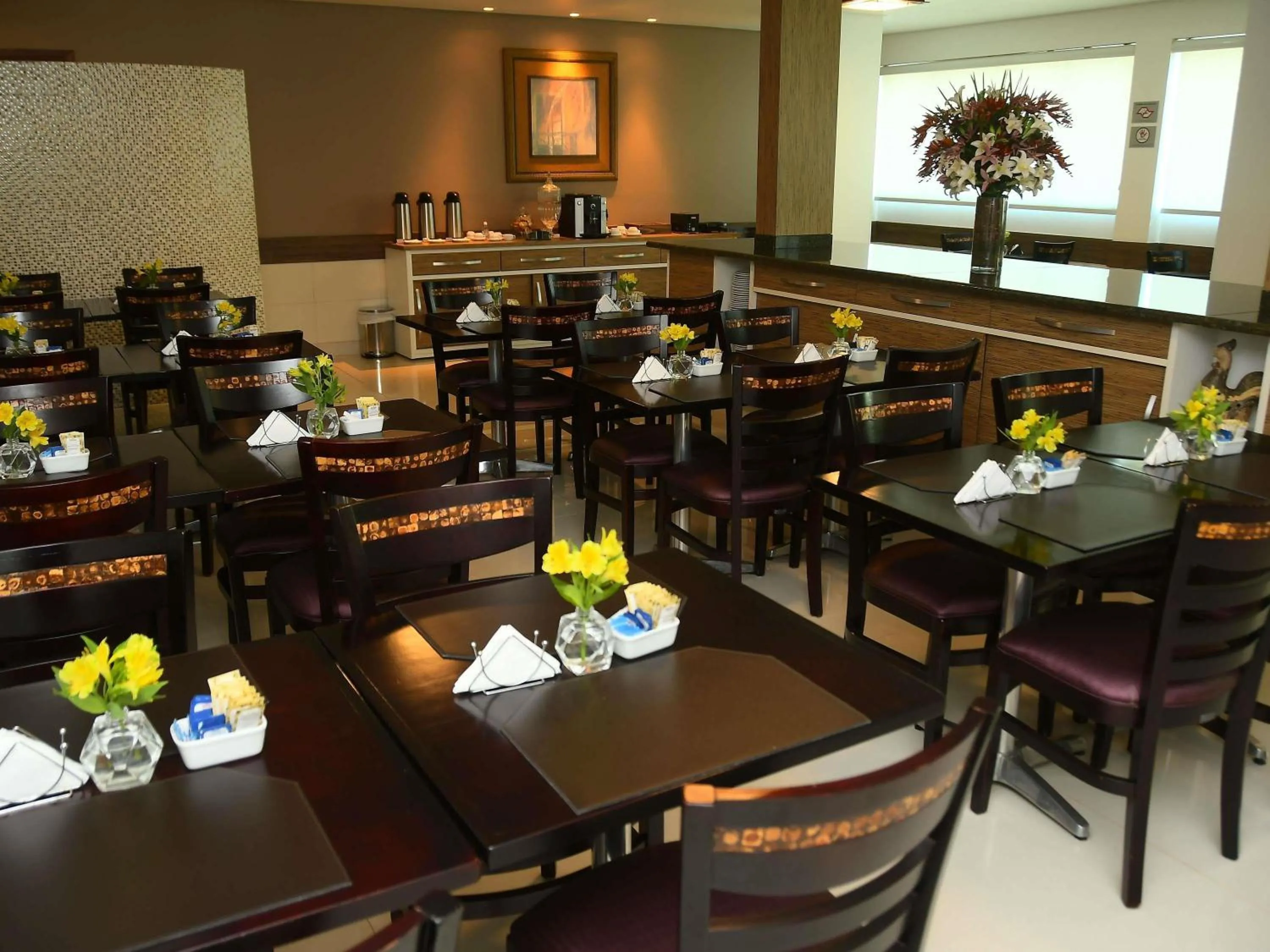 Restaurant/places to eat in Hotel Araraquara By Mercure