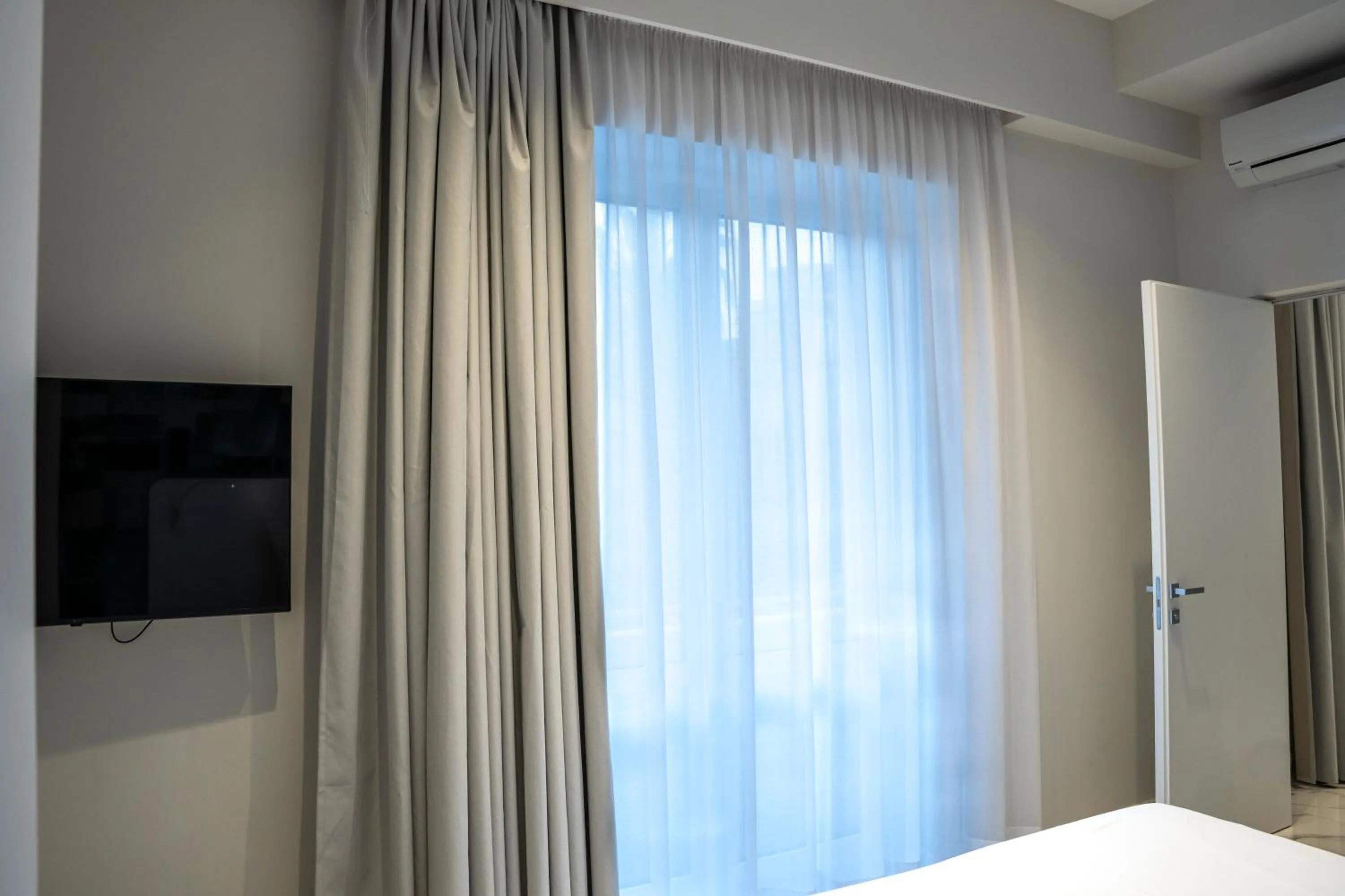 Photo of the whole room, Bed in Soul Art Hotel