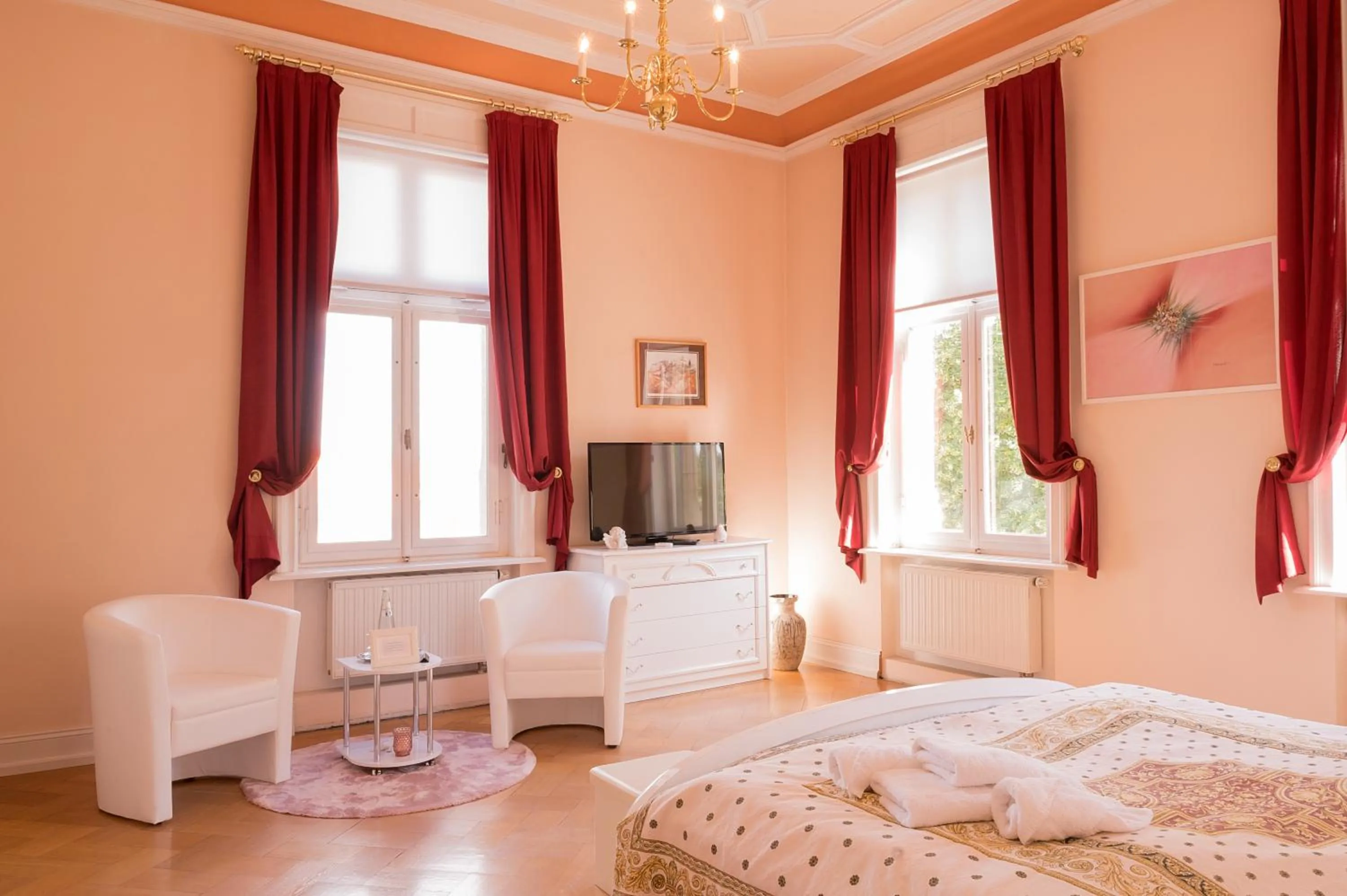 Living room, Bed in Schlosshotel zum Markgrafen