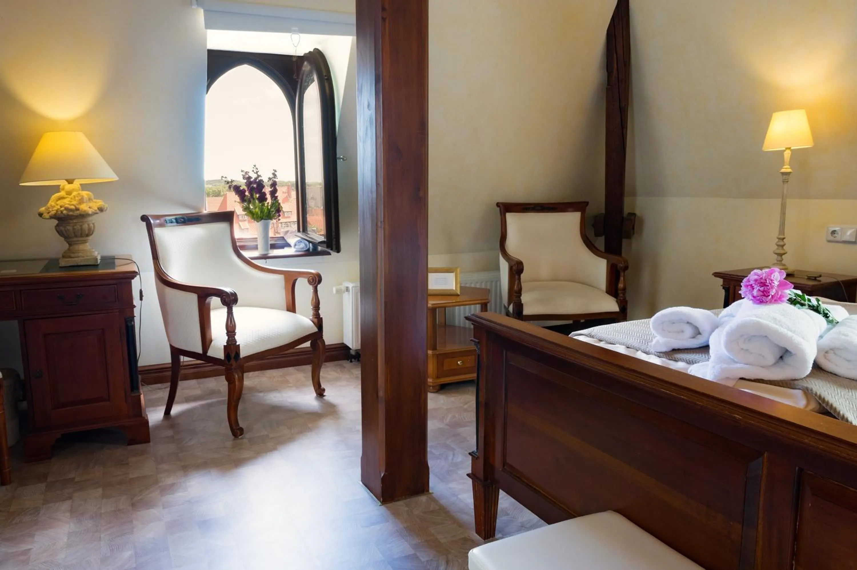 Photo of the whole room, Bed in Schlosshotel zum Markgrafen