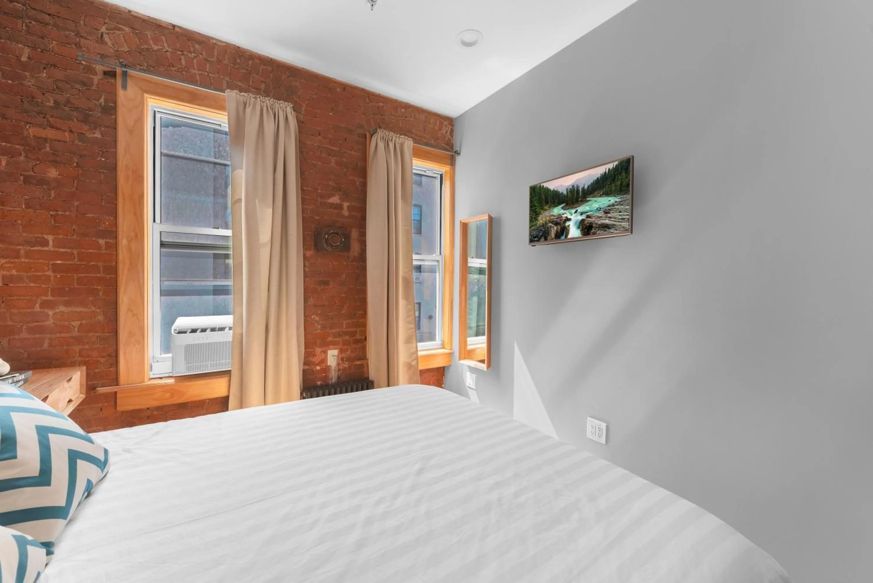 TV and multimedia, Bed in Morris Guest House