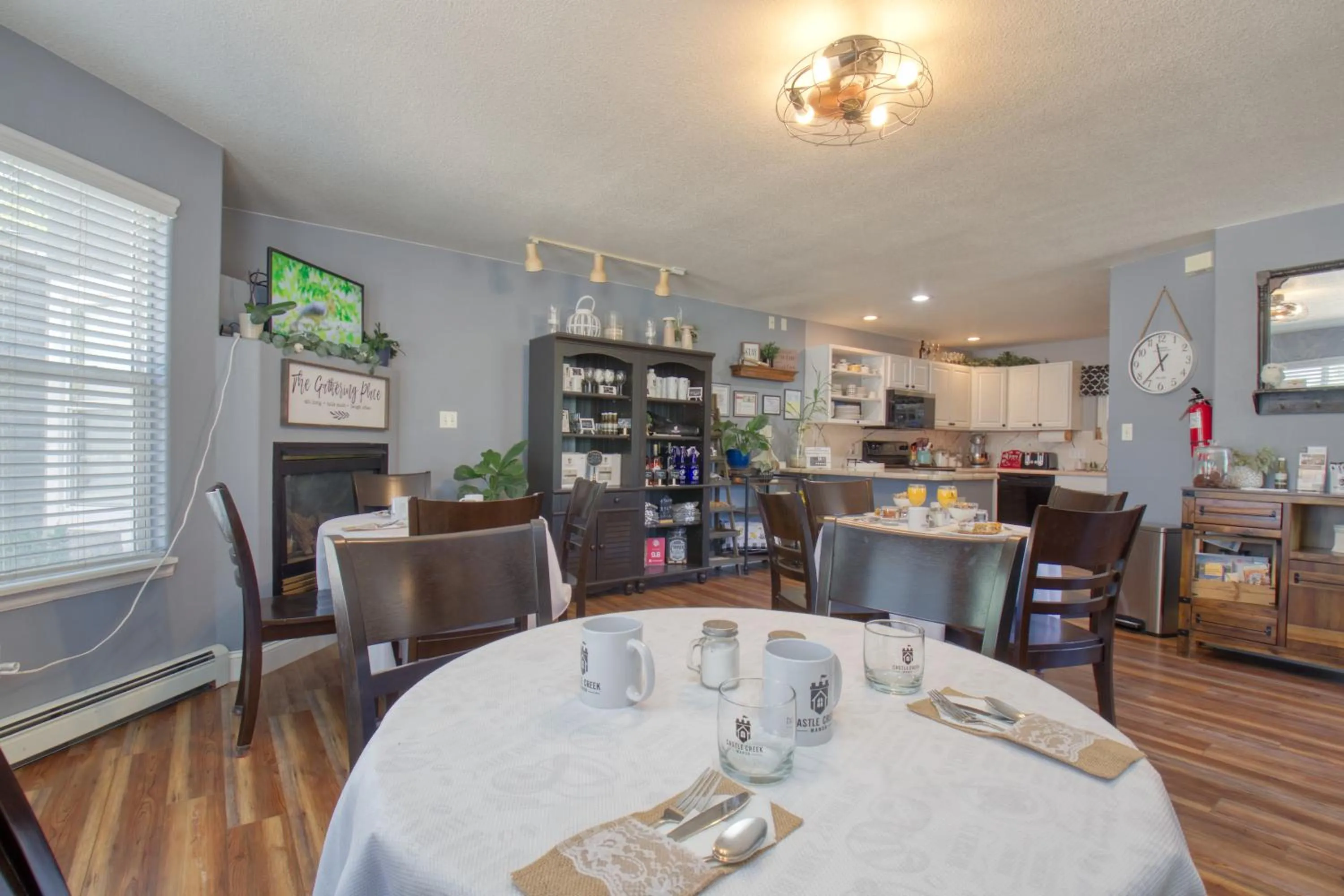 Breakfast in Castle Creek Manor