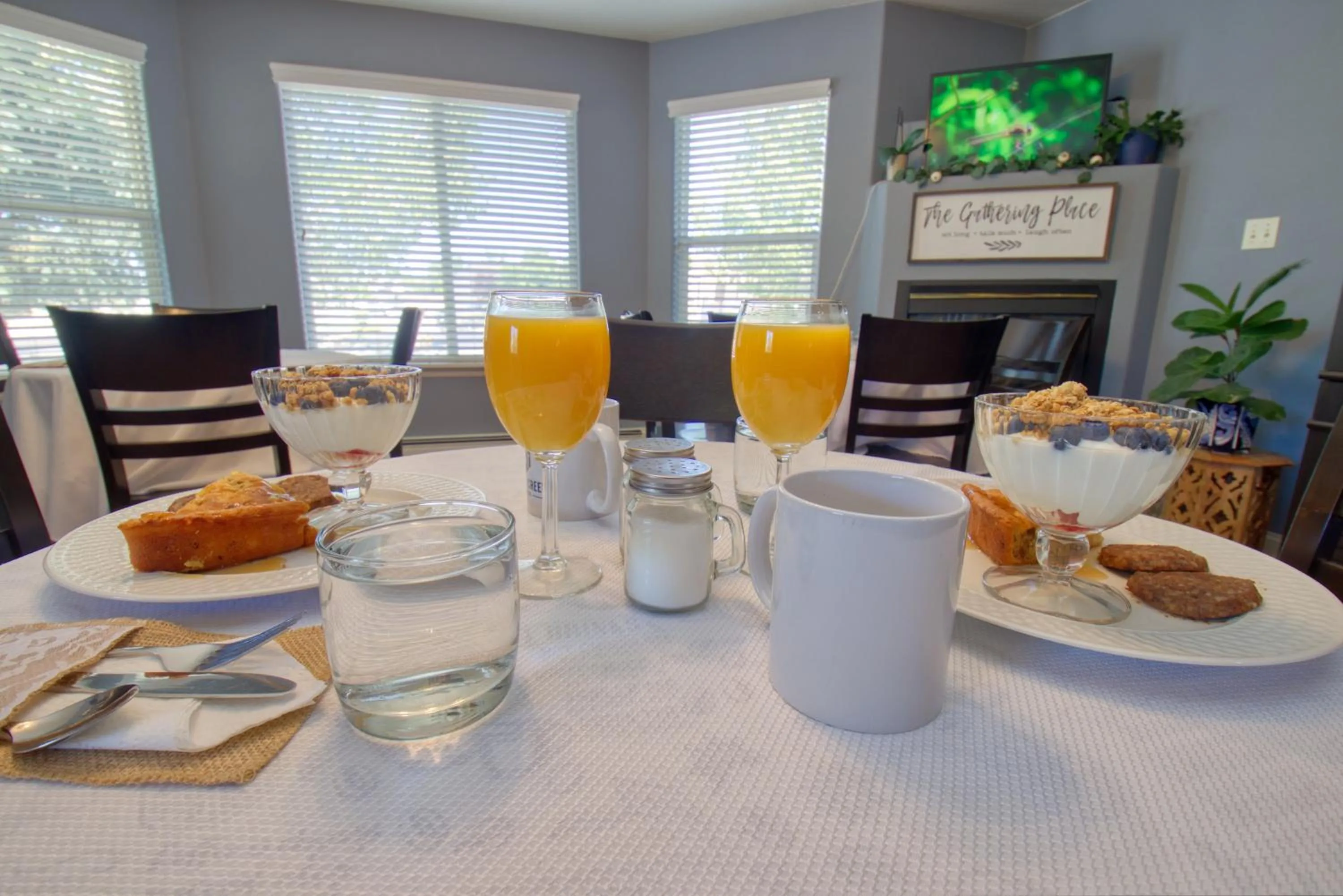 Breakfast in Castle Creek Manor