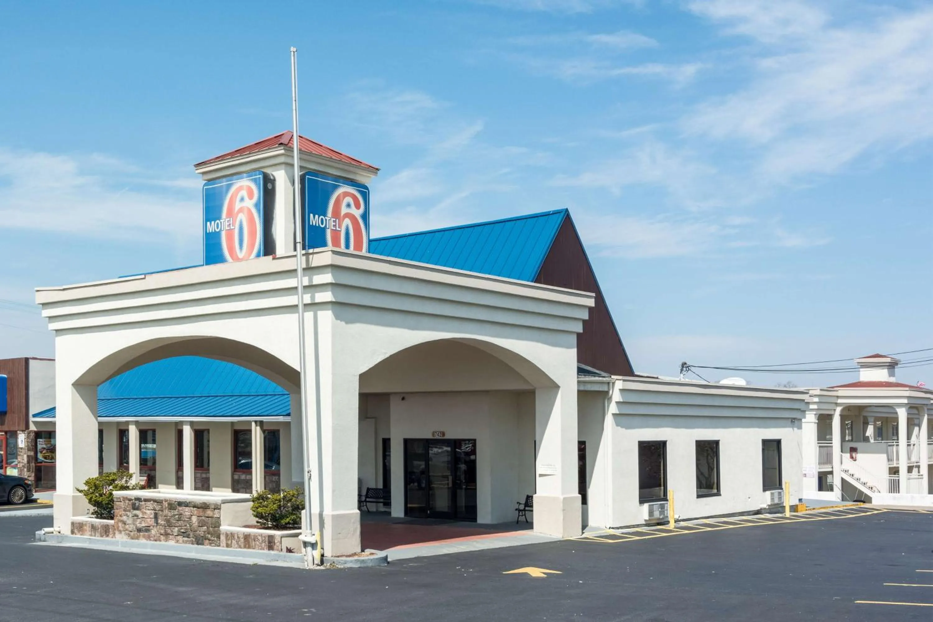 Property building in Motel 6-Calhoun, GA