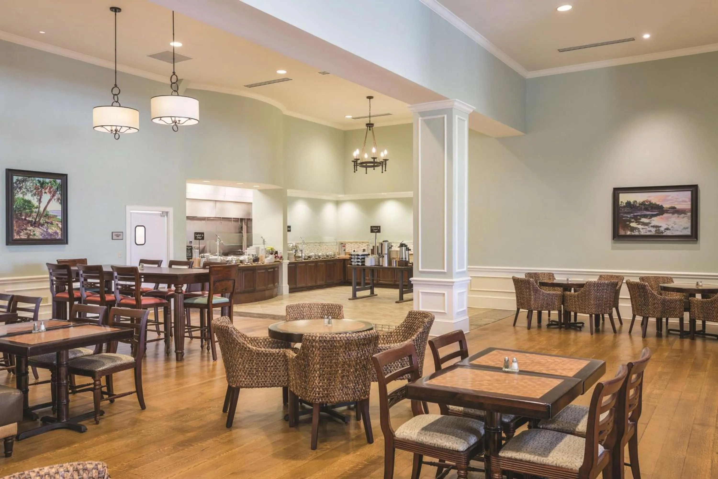 Restaurant/places to eat in Embassy Suites Savannah Historic District