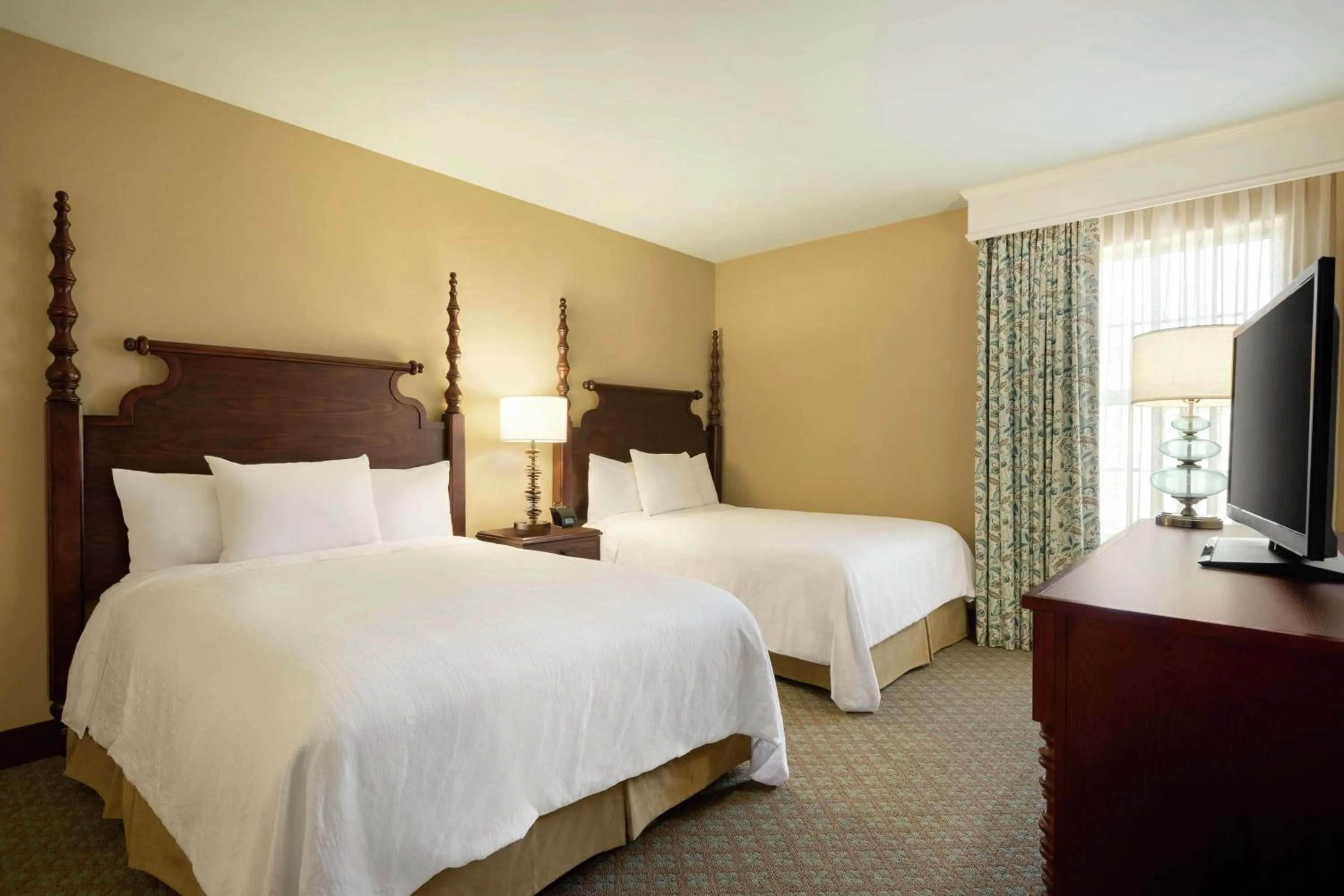 Bed in Embassy Suites Savannah Historic District