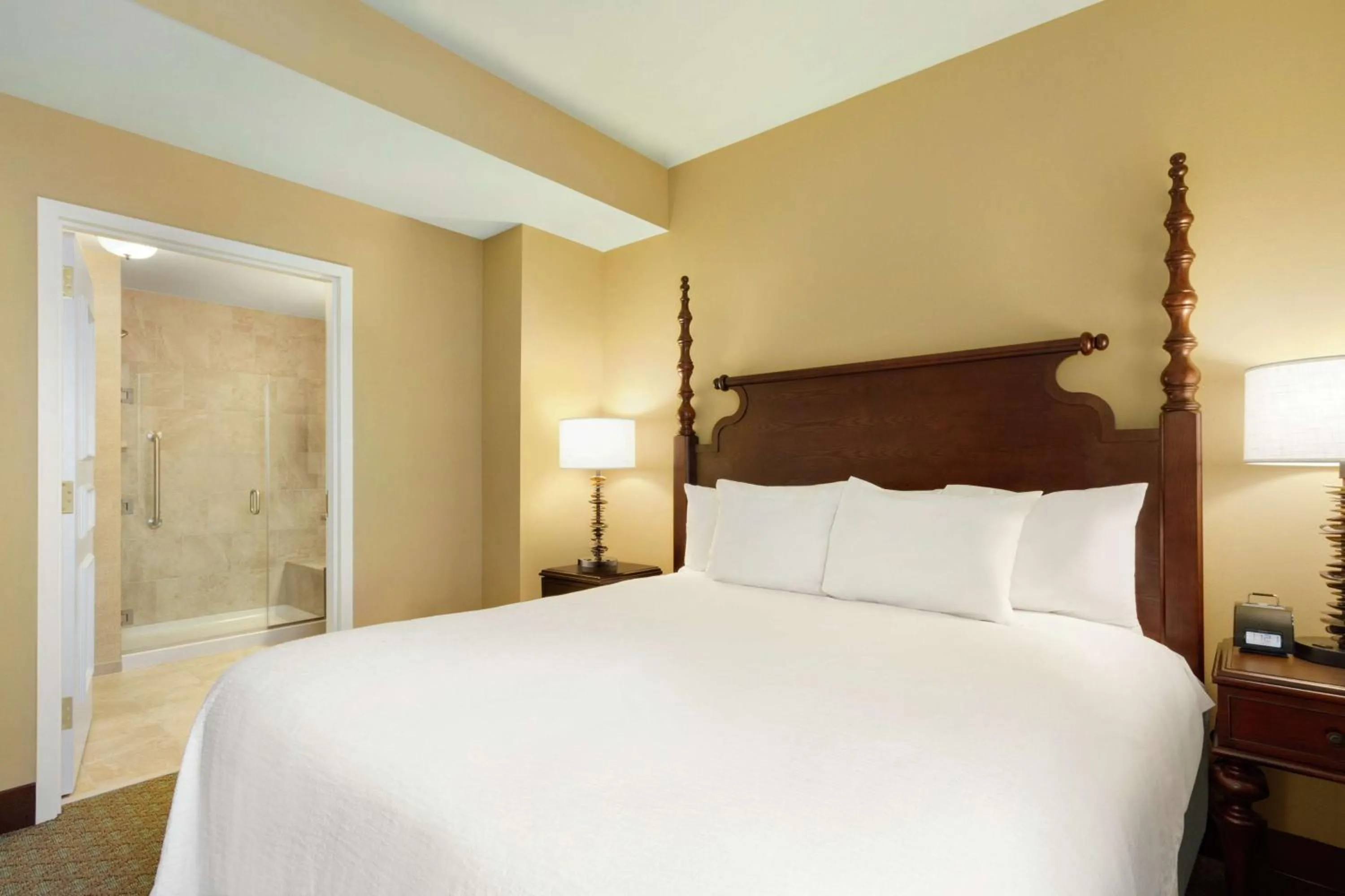 Bed in Embassy Suites Savannah Historic District