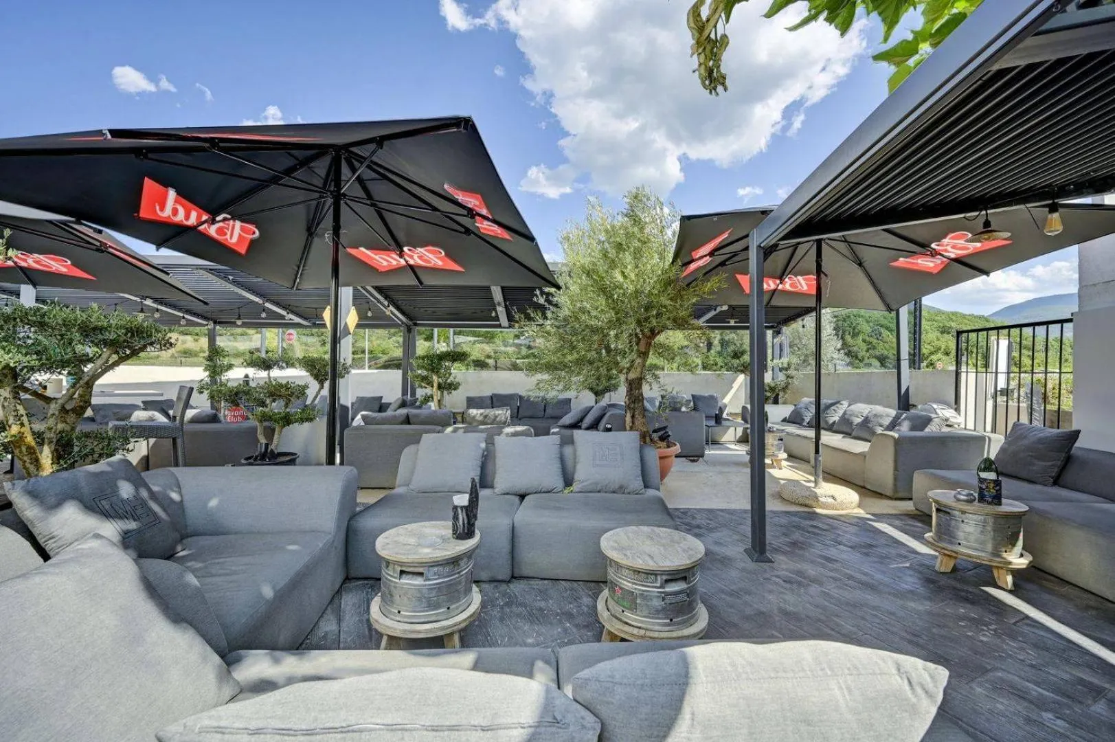 Restaurant/places to eat in Le Mas d'Estello