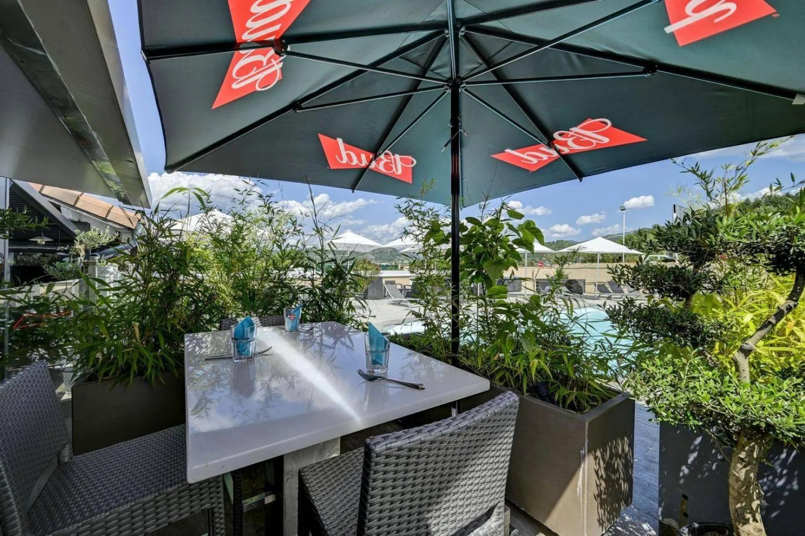 Restaurant/places to eat in Le Mas d'Estello