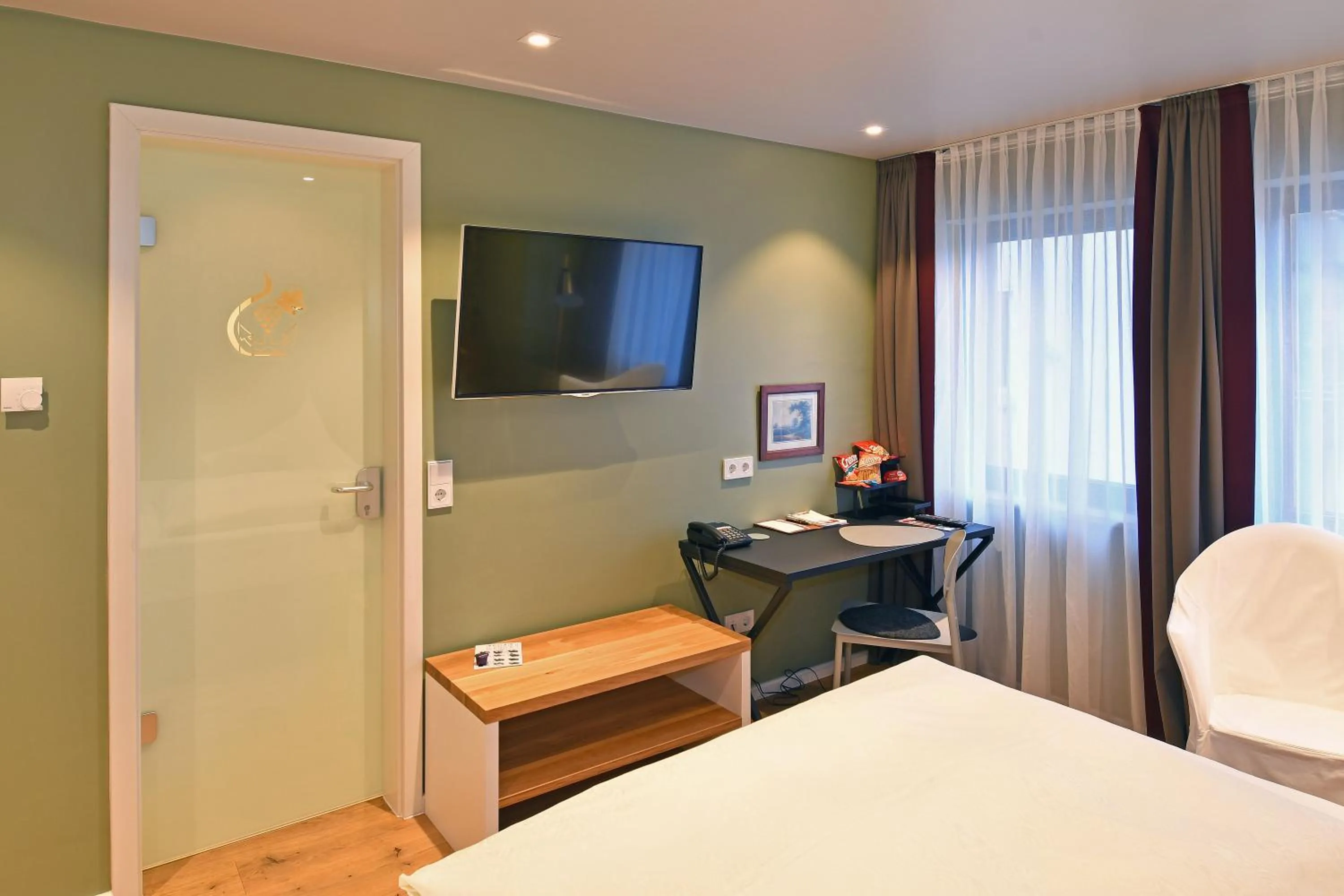 Photo of the whole room, Bed in Hotel & Weinhaus Anker