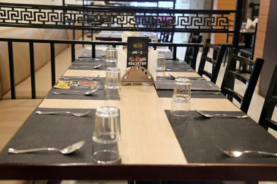 Restaurant/places to eat in Hotel Delma