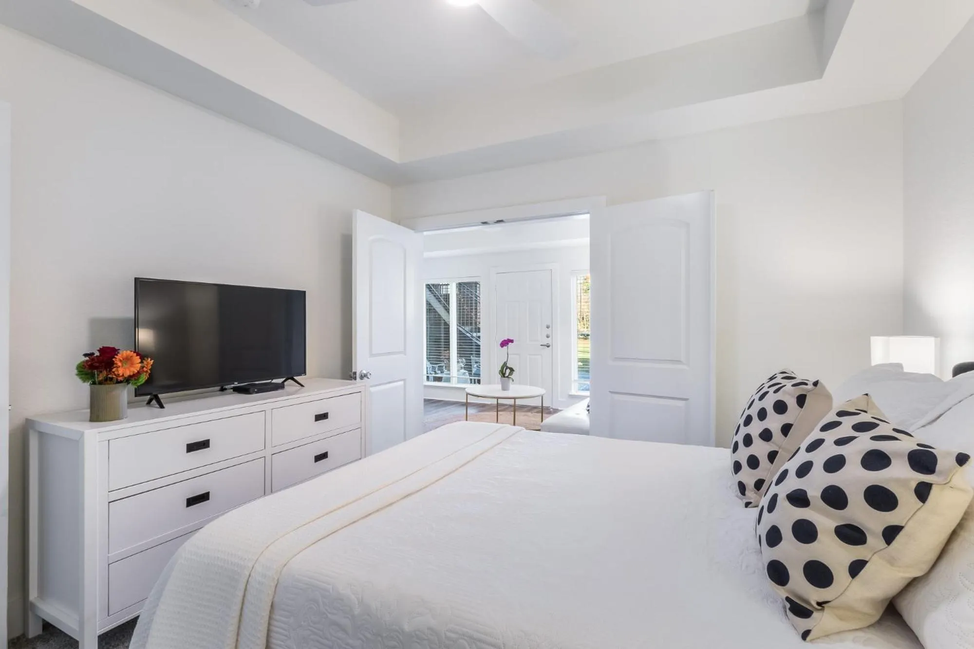 Communal lounge/ TV room in One Club Gulf Shores