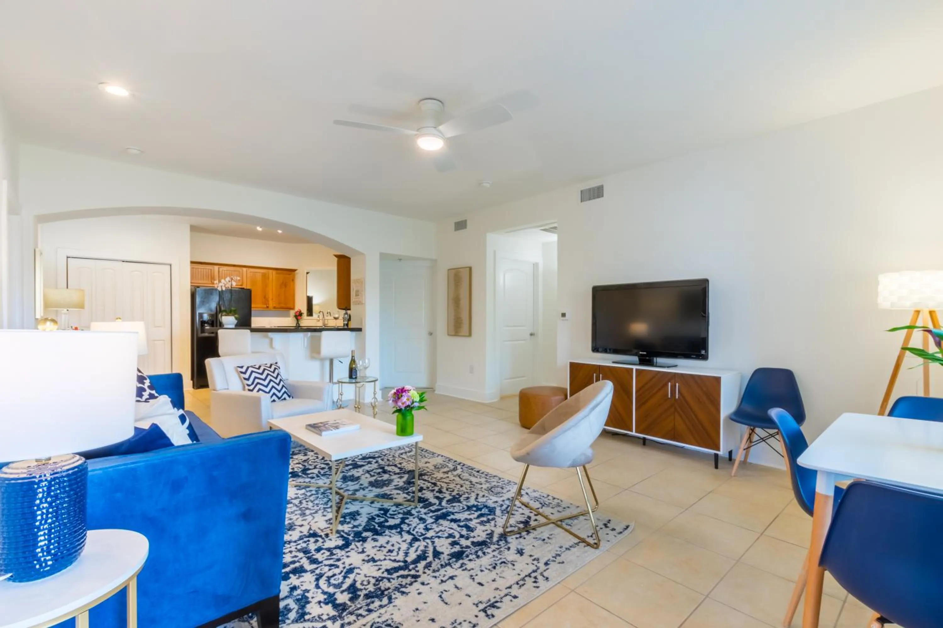 Communal lounge/ TV room in One Club Gulf Shores