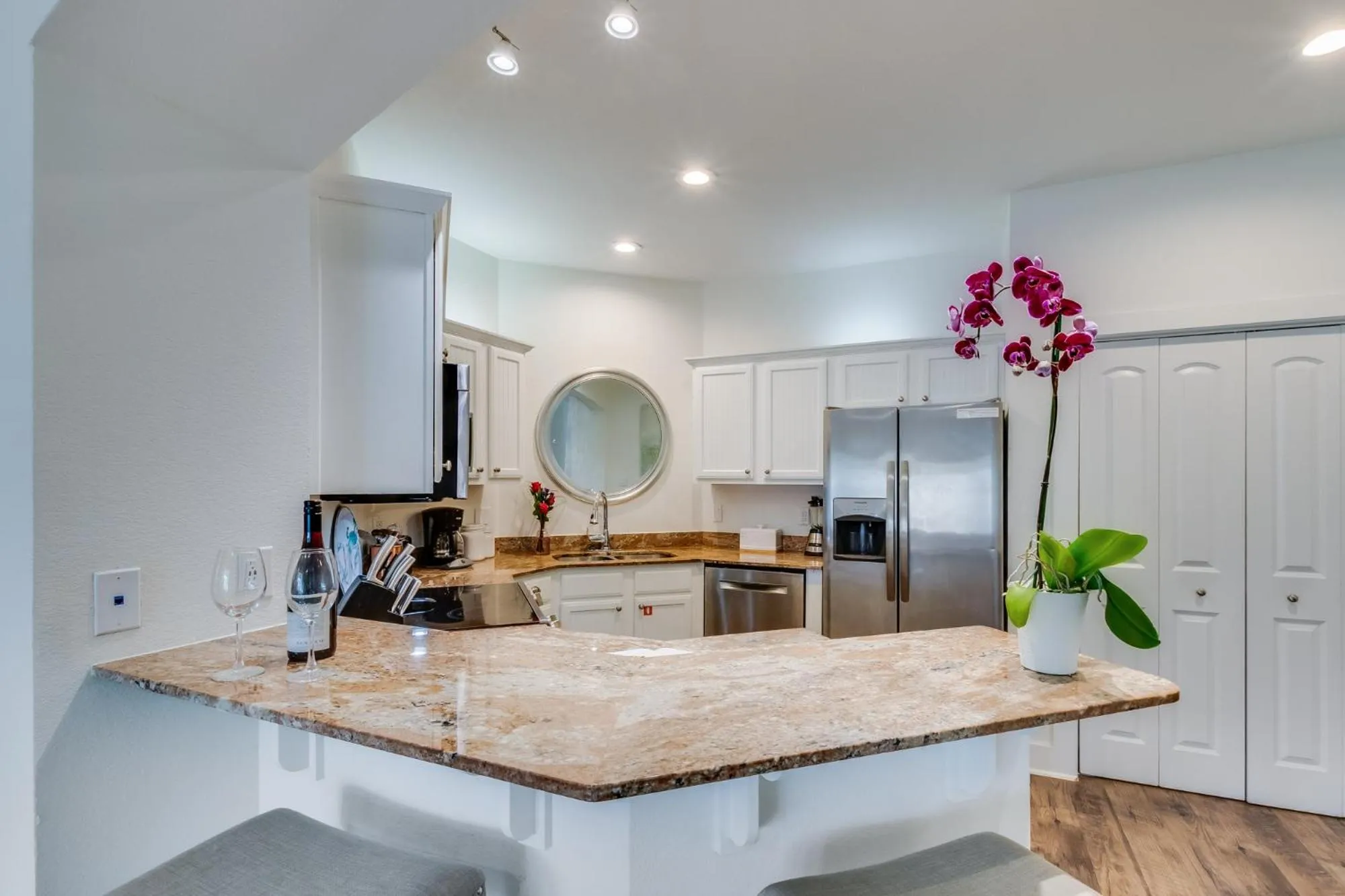 Kitchen or kitchenette in One Club Gulf Shores