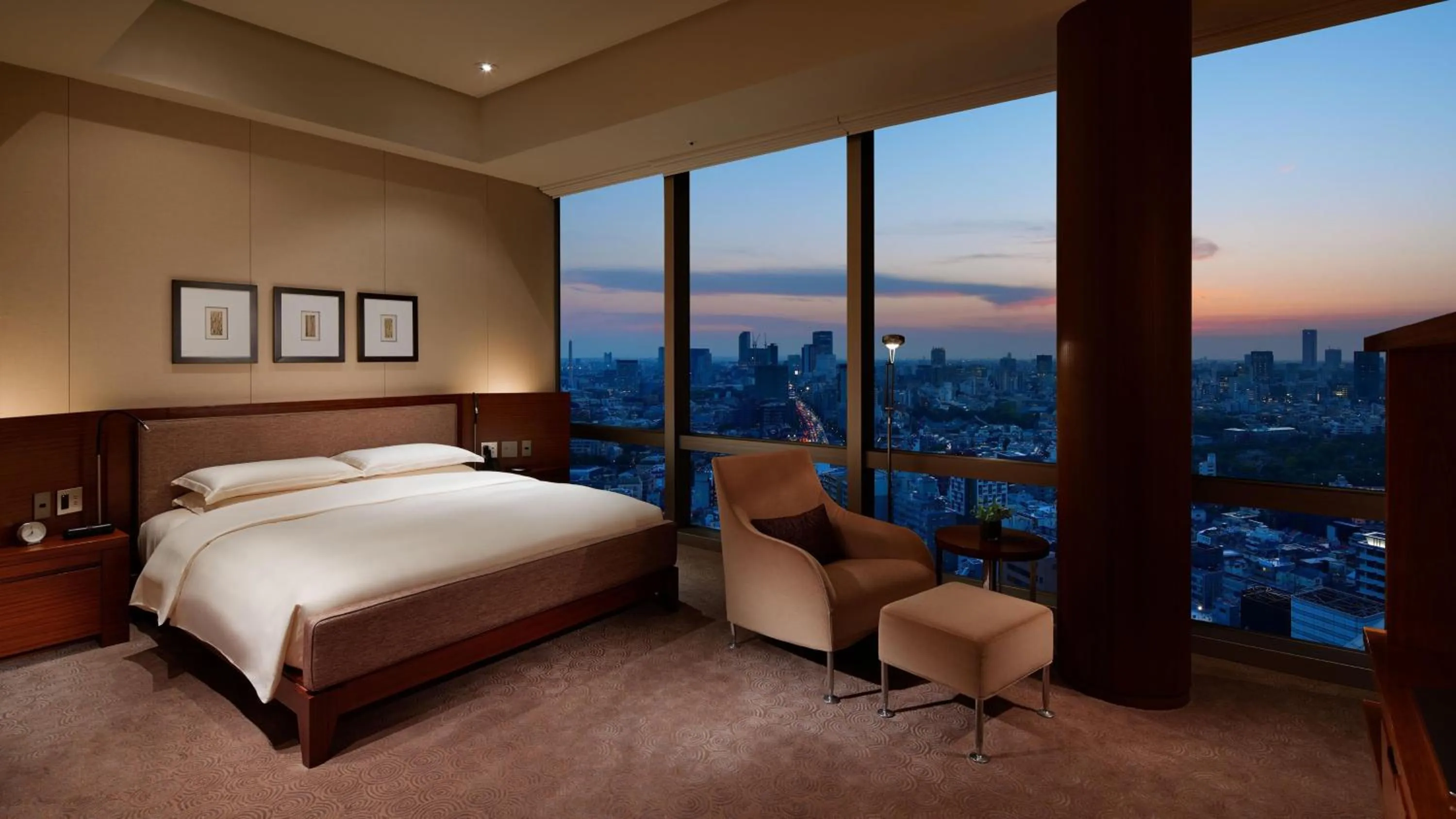 Photo of the whole room, Bed in Grand Hyatt Tokyo