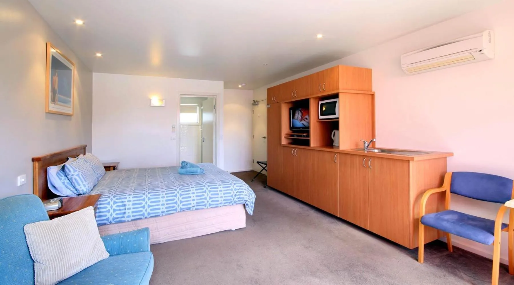 Photo of the whole room, Bed in Anchorage Motel & Villas Lorne