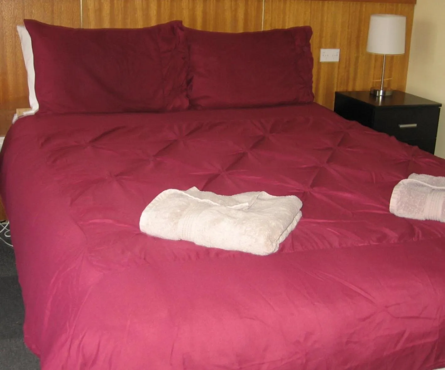 Bed in Darlot Motor Inn