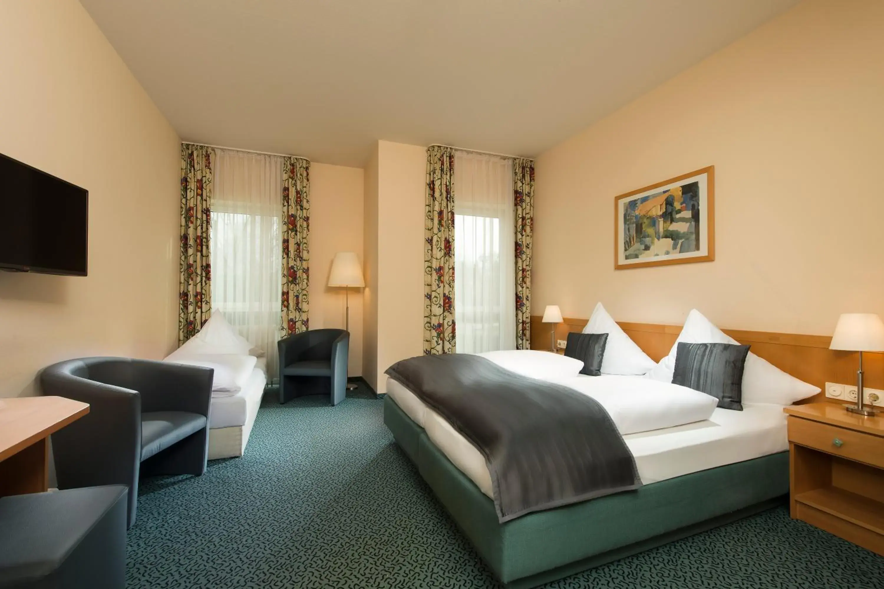 Triple Room in Hotel Schloss Schweinsburg Triple Room in Hotel Schloss Schweinsburg