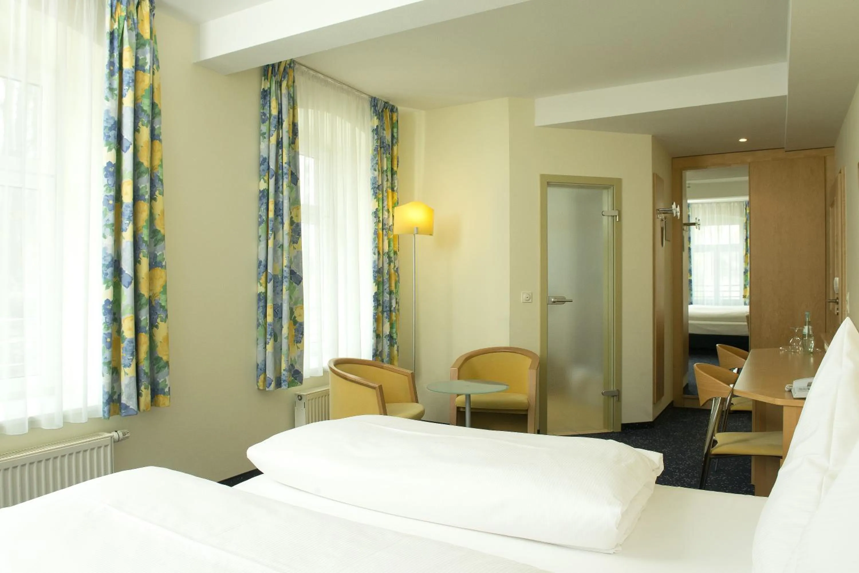 Photo of the whole room, Bed in Hotel Schloss Schweinsburg