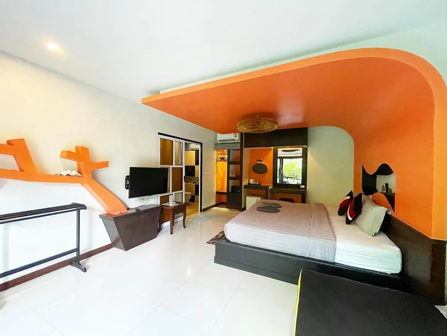 Photo of the whole room, Bed in AC 2 Resort