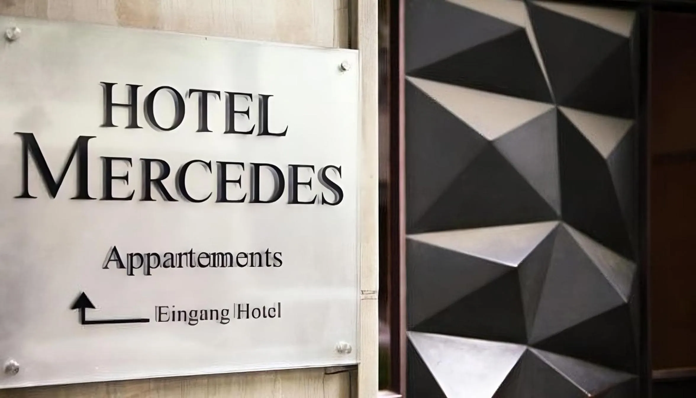 Logo/Certificate/Sign in Hotel Mercedes City