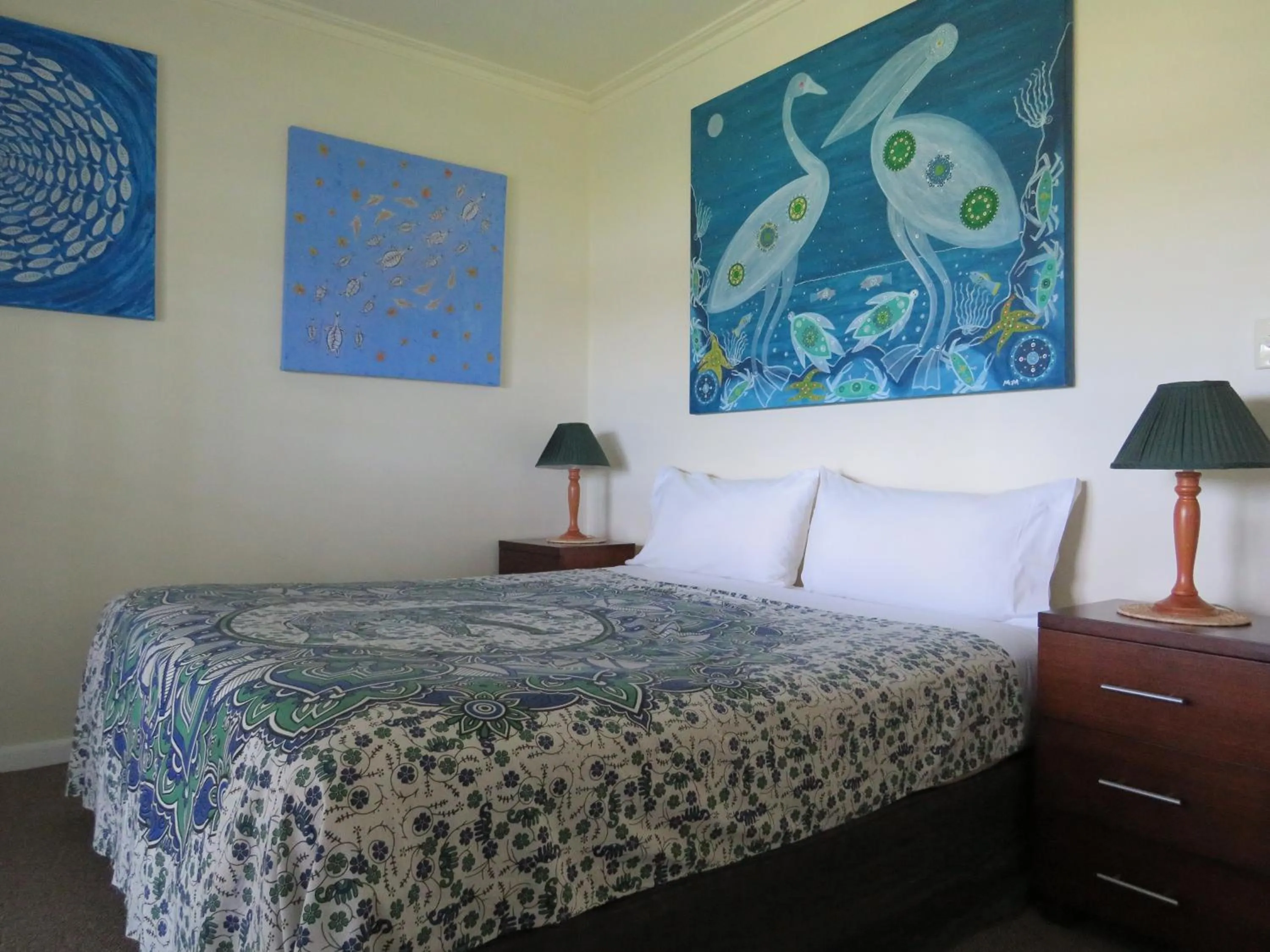 Bedroom, Bed in Lakes Entrance Waterfront Cottages with King Beds