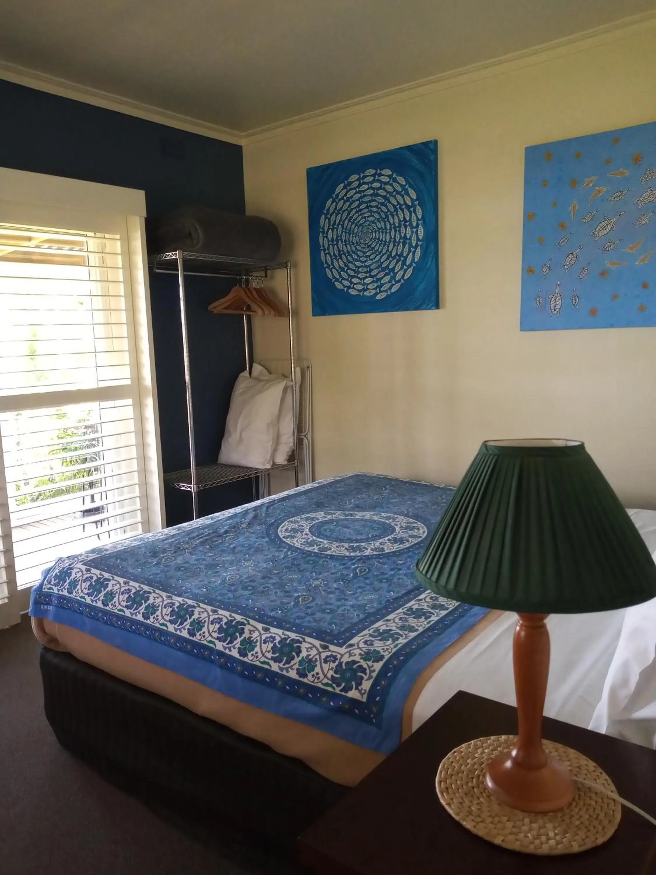 Property building, Bed in Lakes Entrance Waterfront Cottages with King Beds