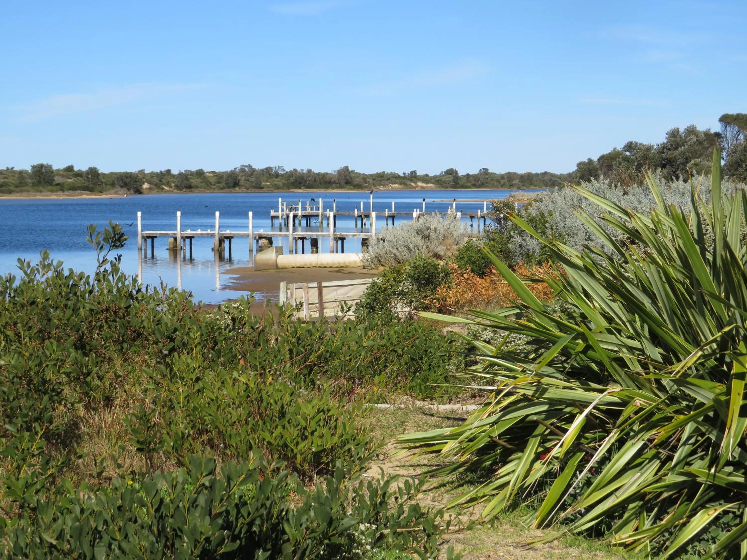 Lake view in Lakes Entrance Waterfront Cottages with King Beds