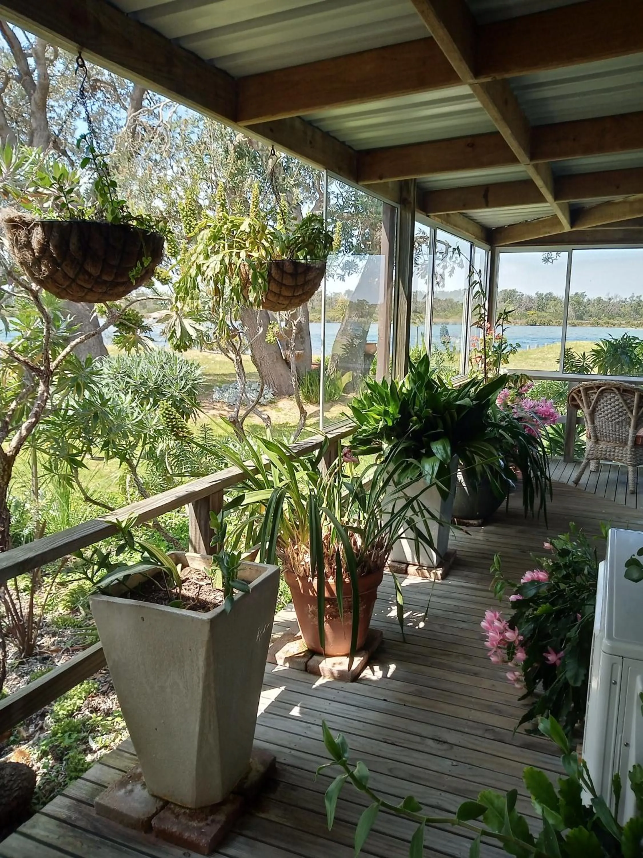 Garden in Lakes Entrance Waterfront Cottages with King Beds
