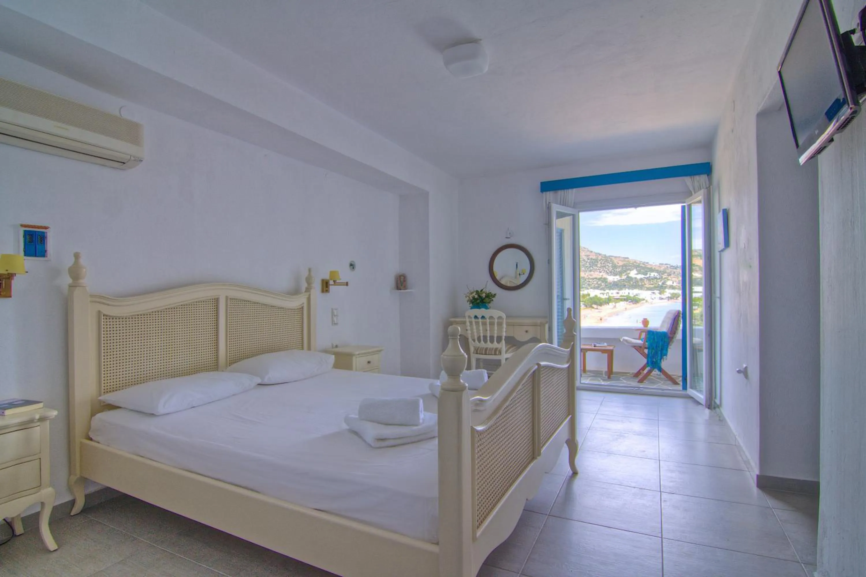 Bedroom, Bed in Platys Gialos Hotel Sifnos