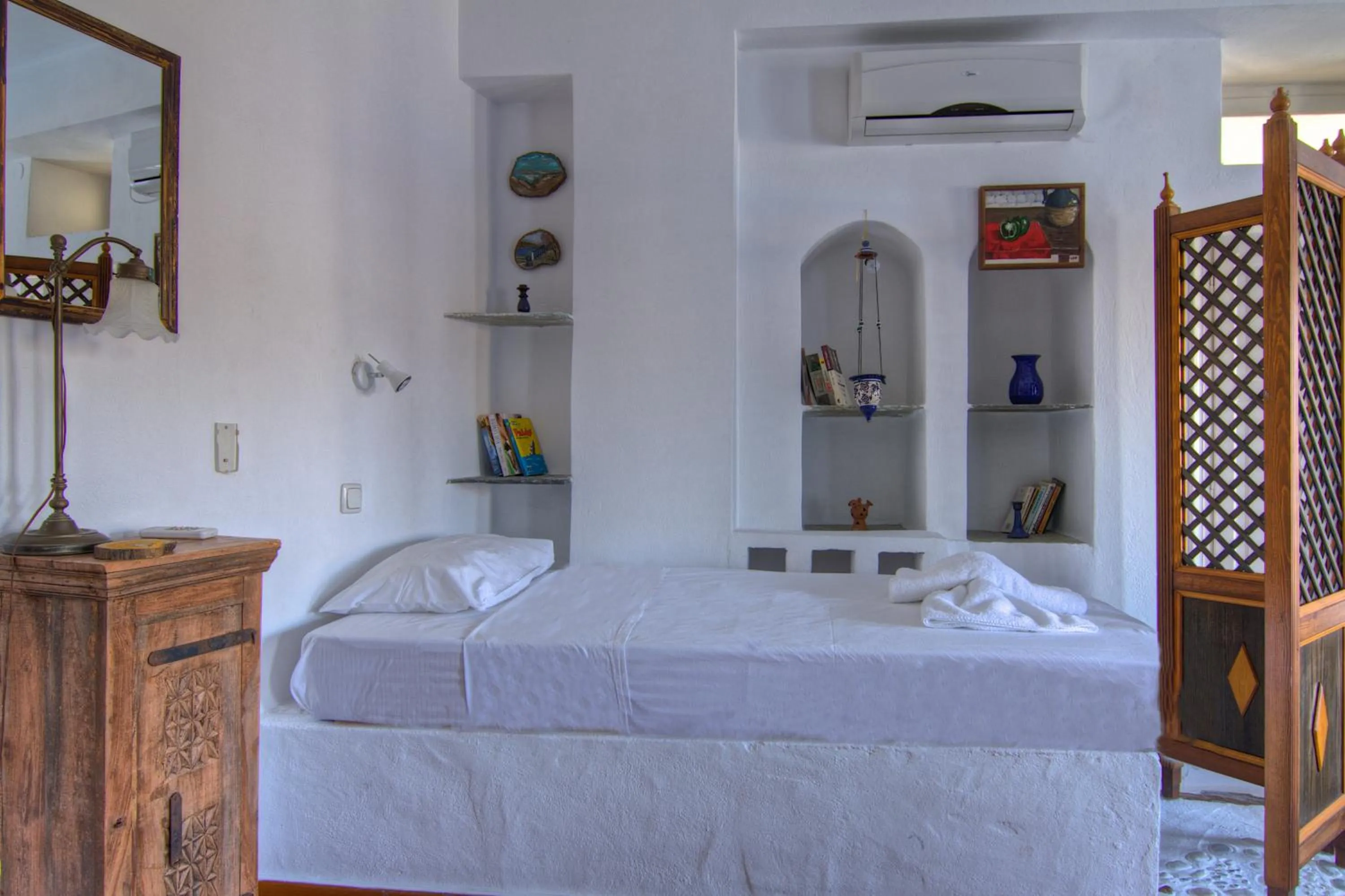 Bedroom, Bed in Platys Gialos Hotel Sifnos