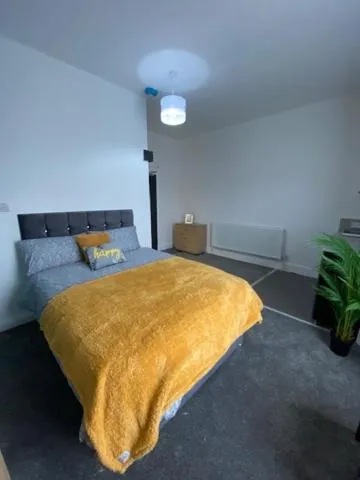 Bed in Bentley House with en-suites